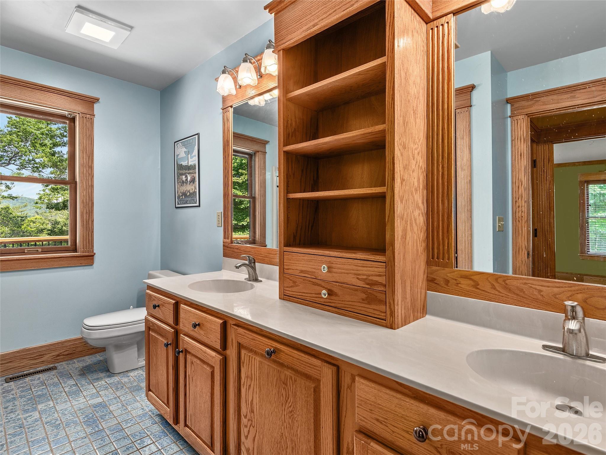 40 Deer Ridge Road — Mills River
