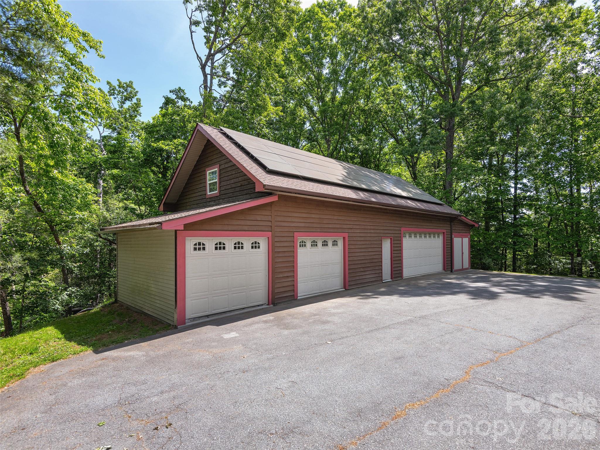 40 Deer Ridge Road — Mills River