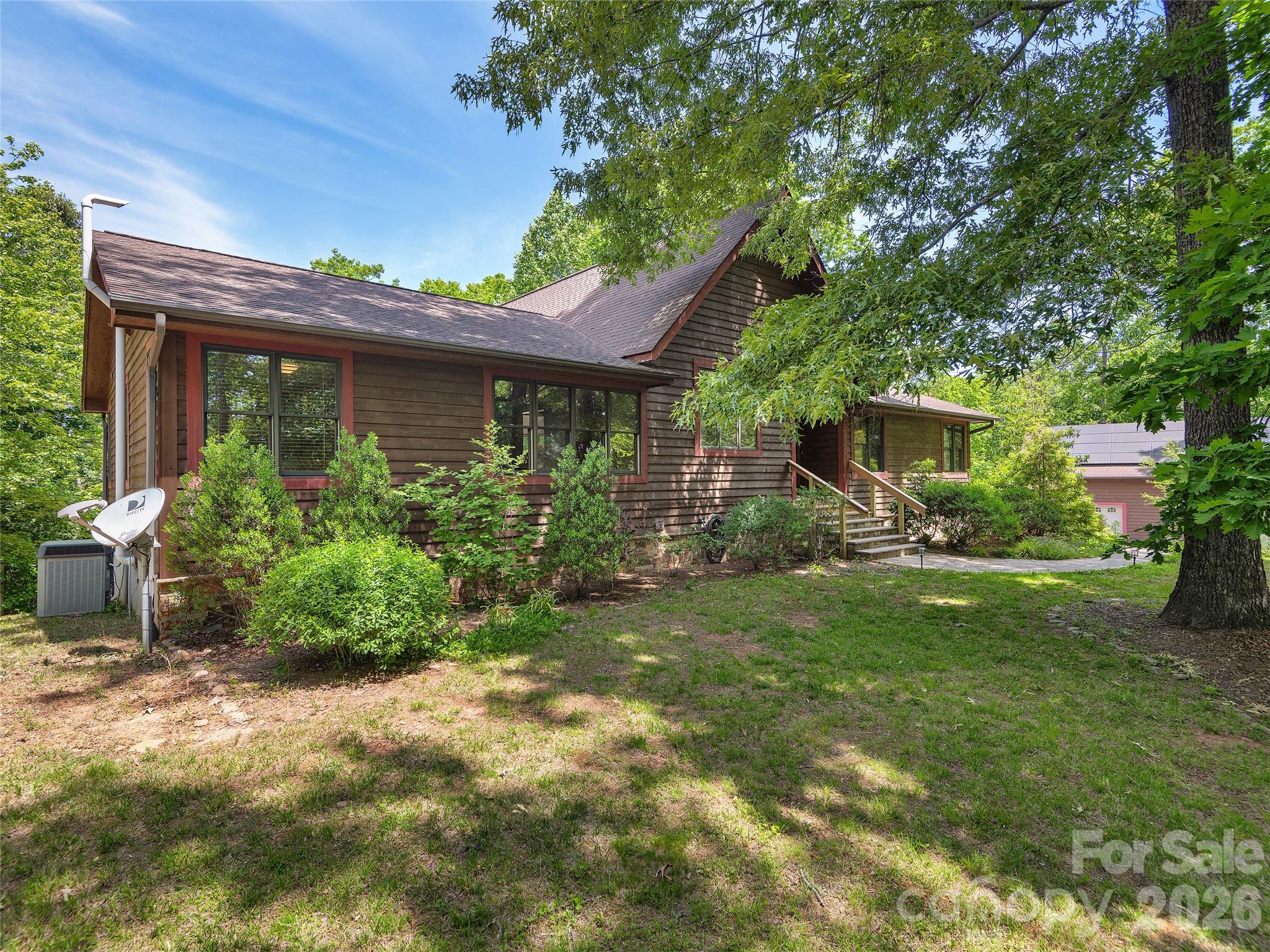40 Deer Ridge Road — Mills River