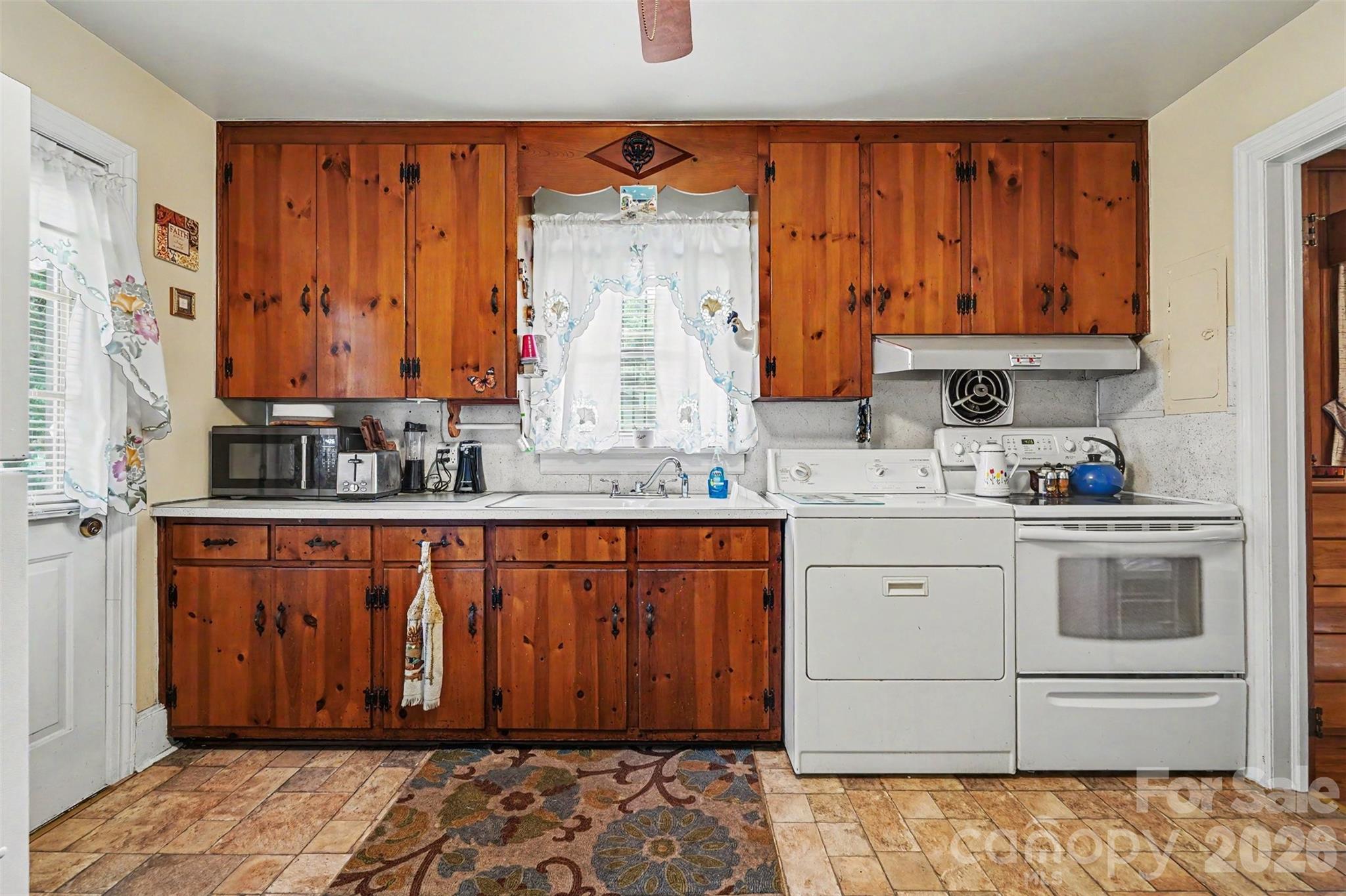 400 Briarwood Drive — Charlotte
