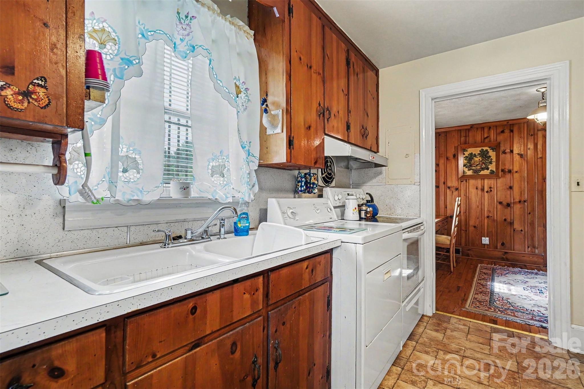 400 Briarwood Drive — Charlotte