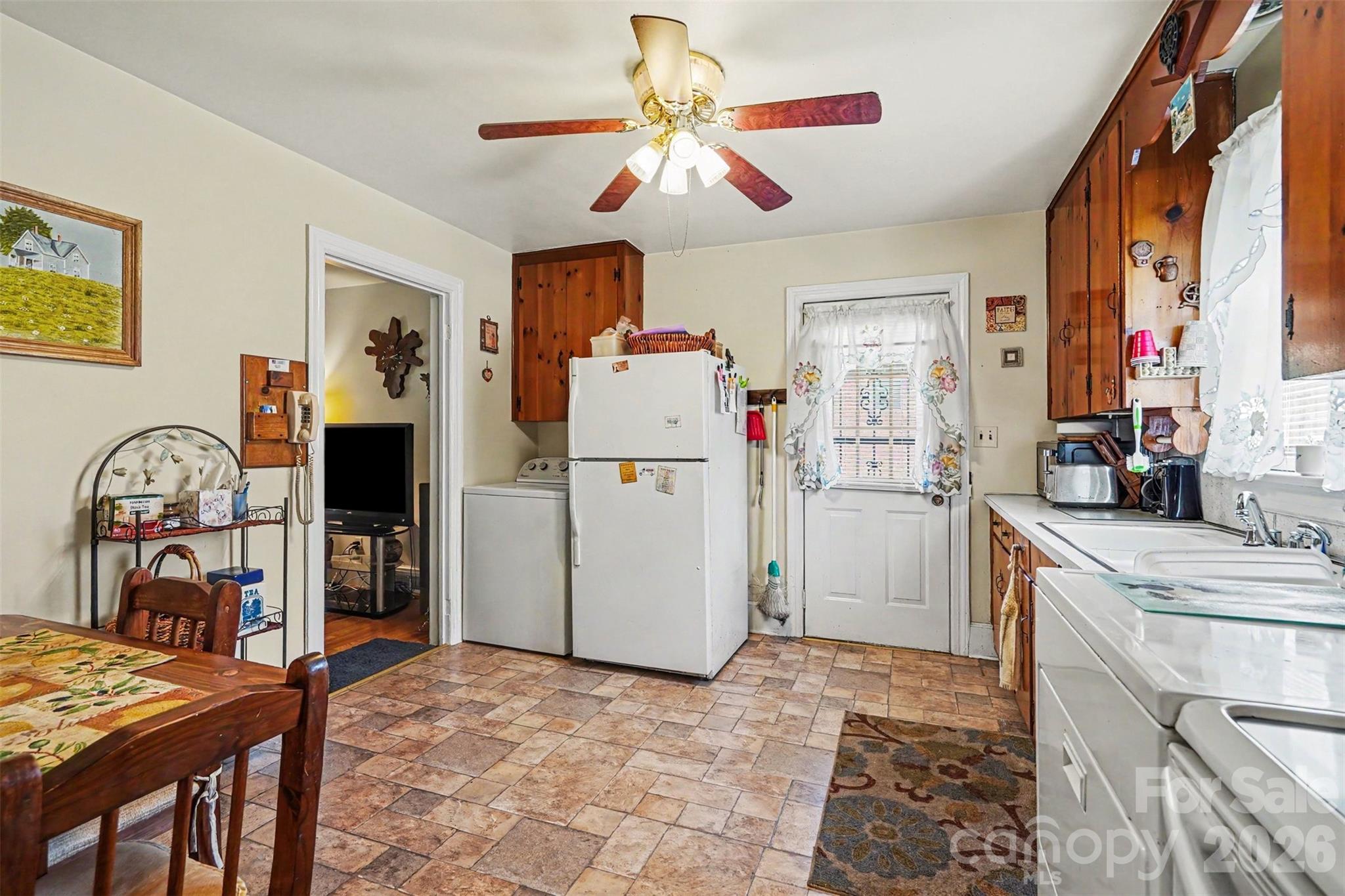 400 Briarwood Drive — Charlotte