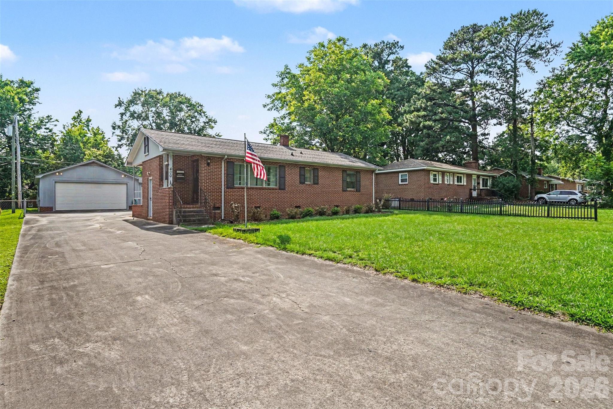 400 Briarwood Drive — Charlotte