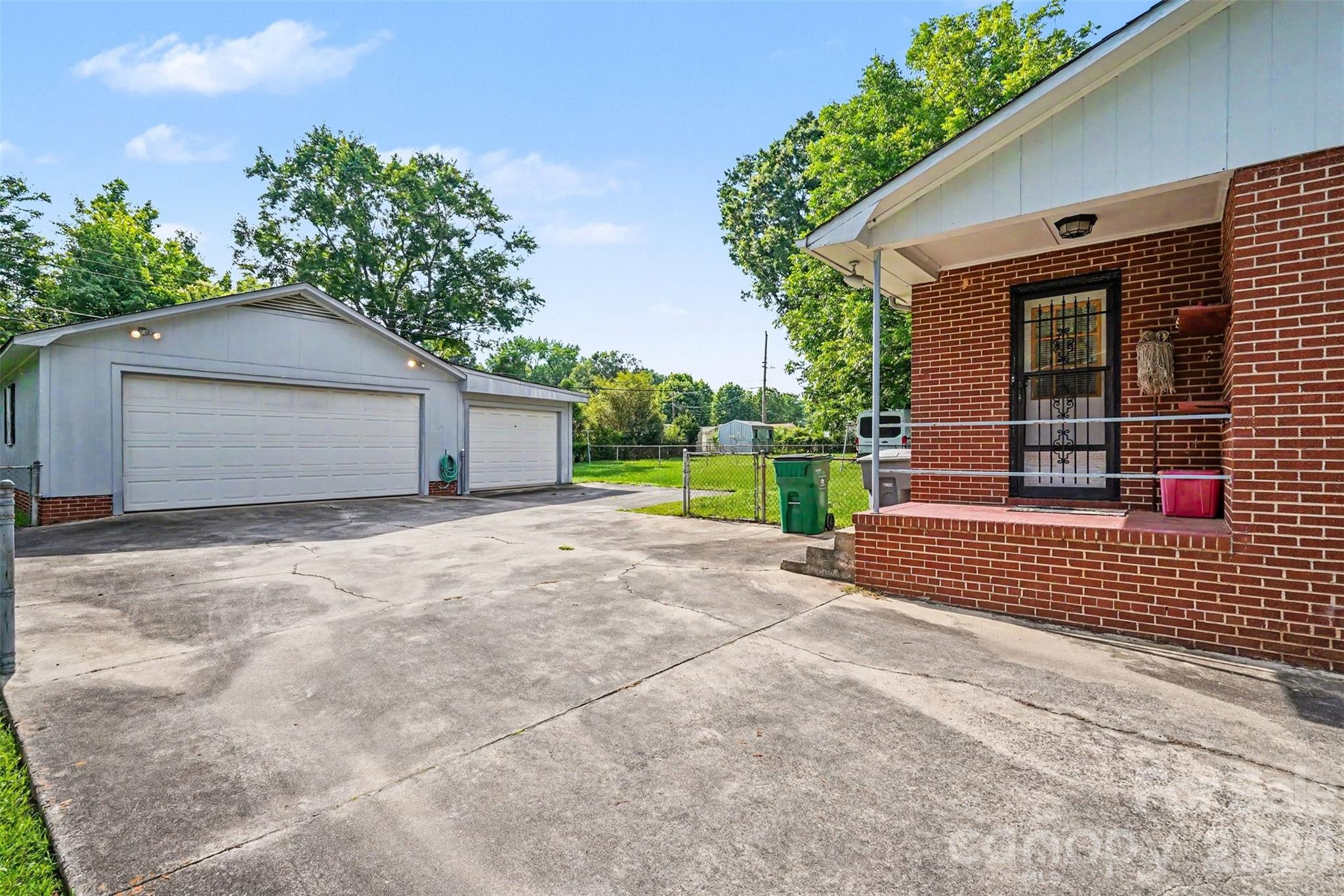 400 Briarwood Drive — Charlotte
