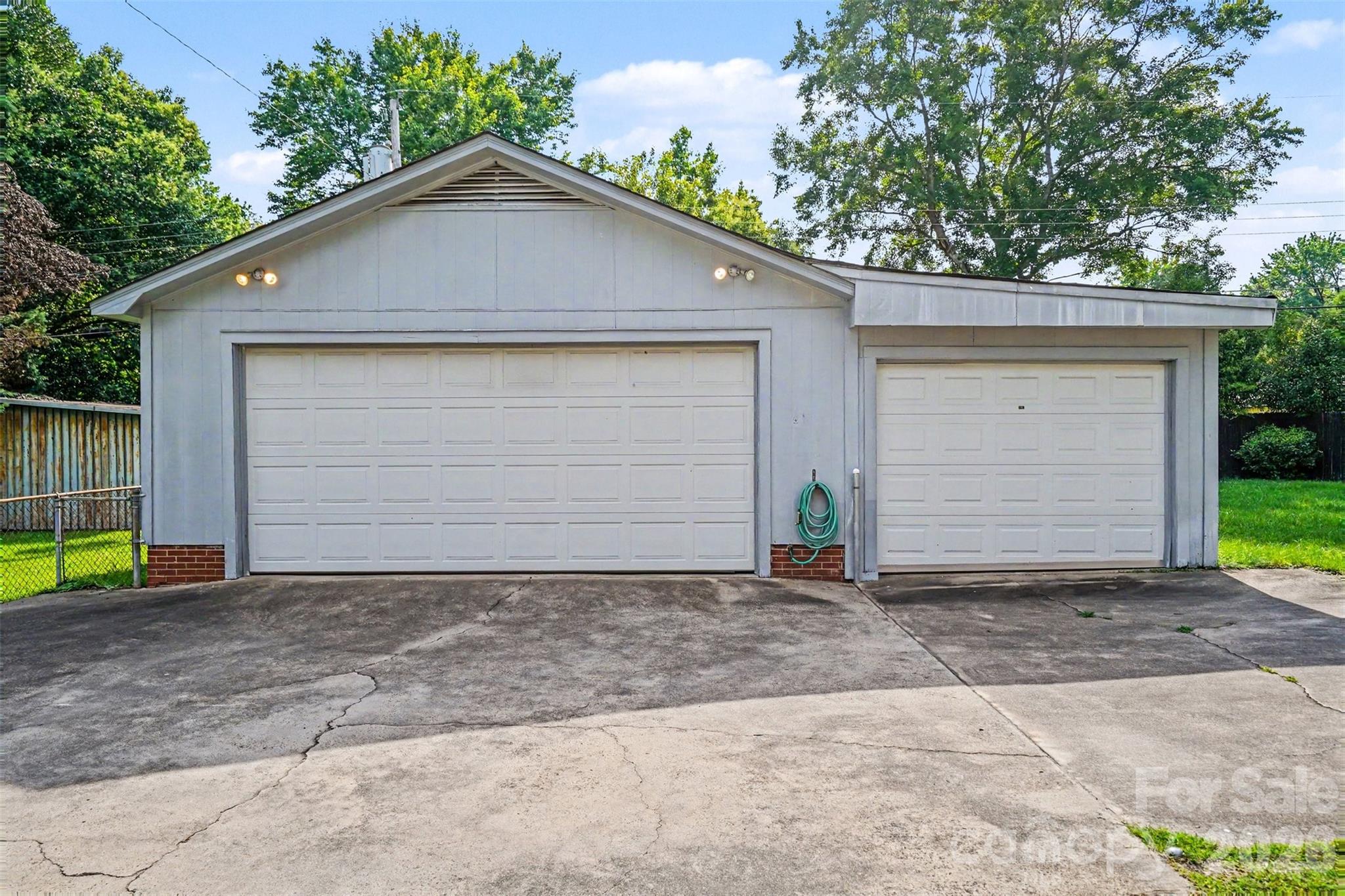 400 Briarwood Drive — Charlotte
