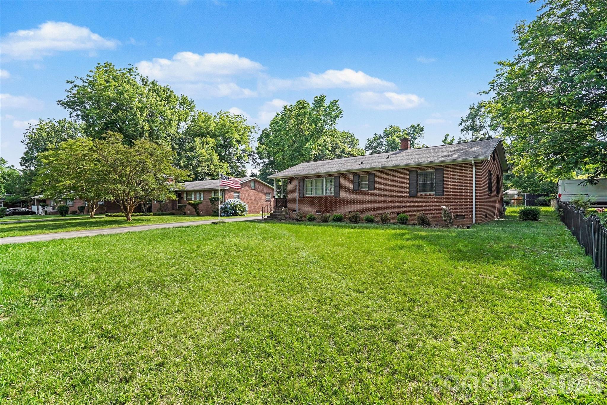 400 Briarwood Drive — Charlotte