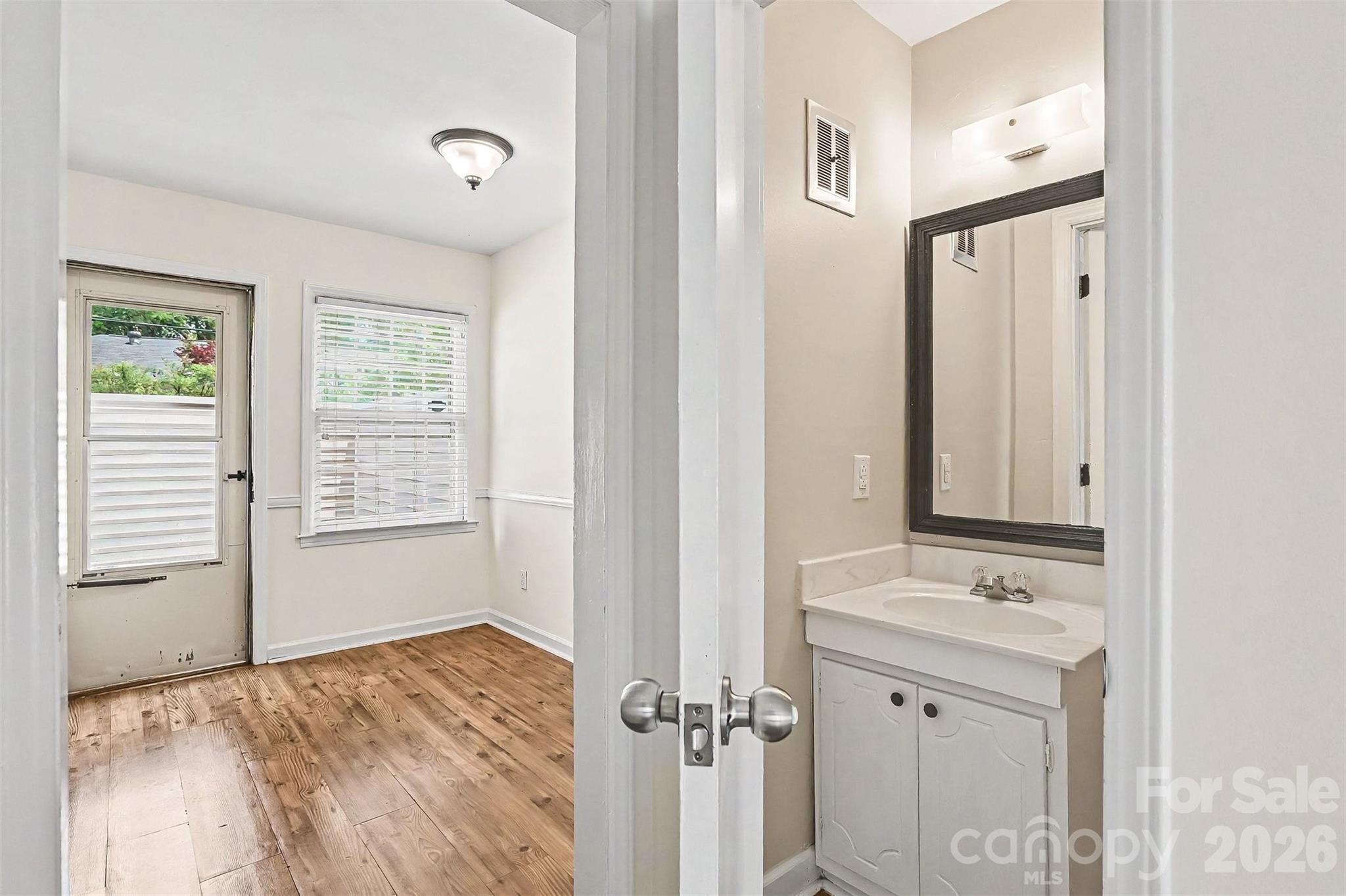 3720 Park Road #L — Charlotte