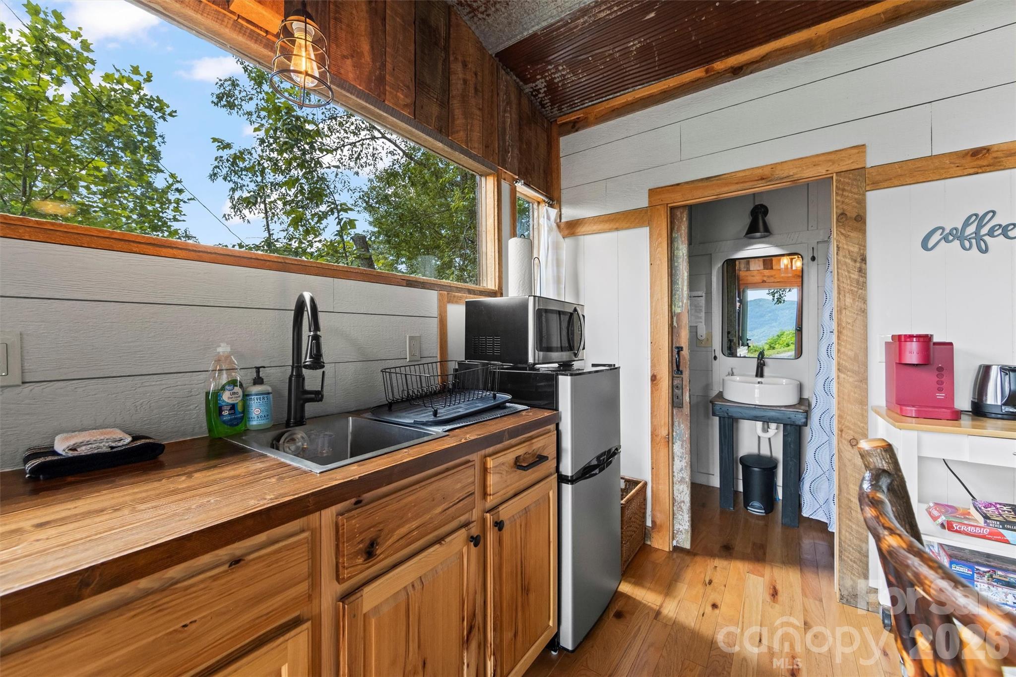 553 Paradise Mountain Road — Canton