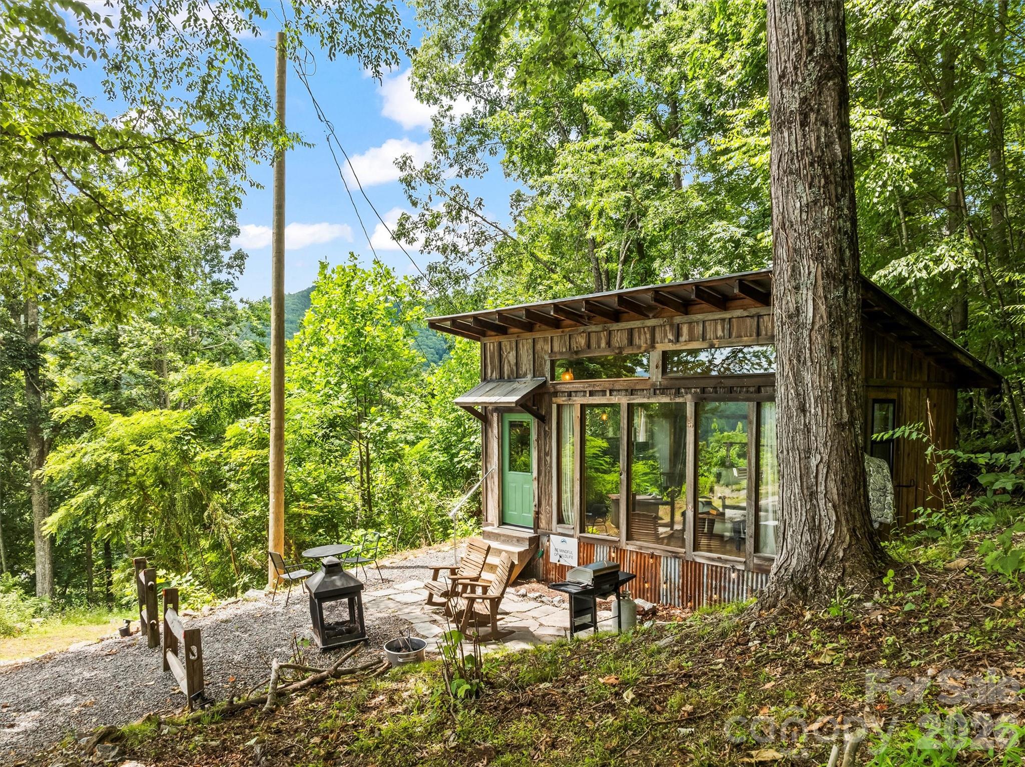 553 Paradise Mountain Road — Canton
