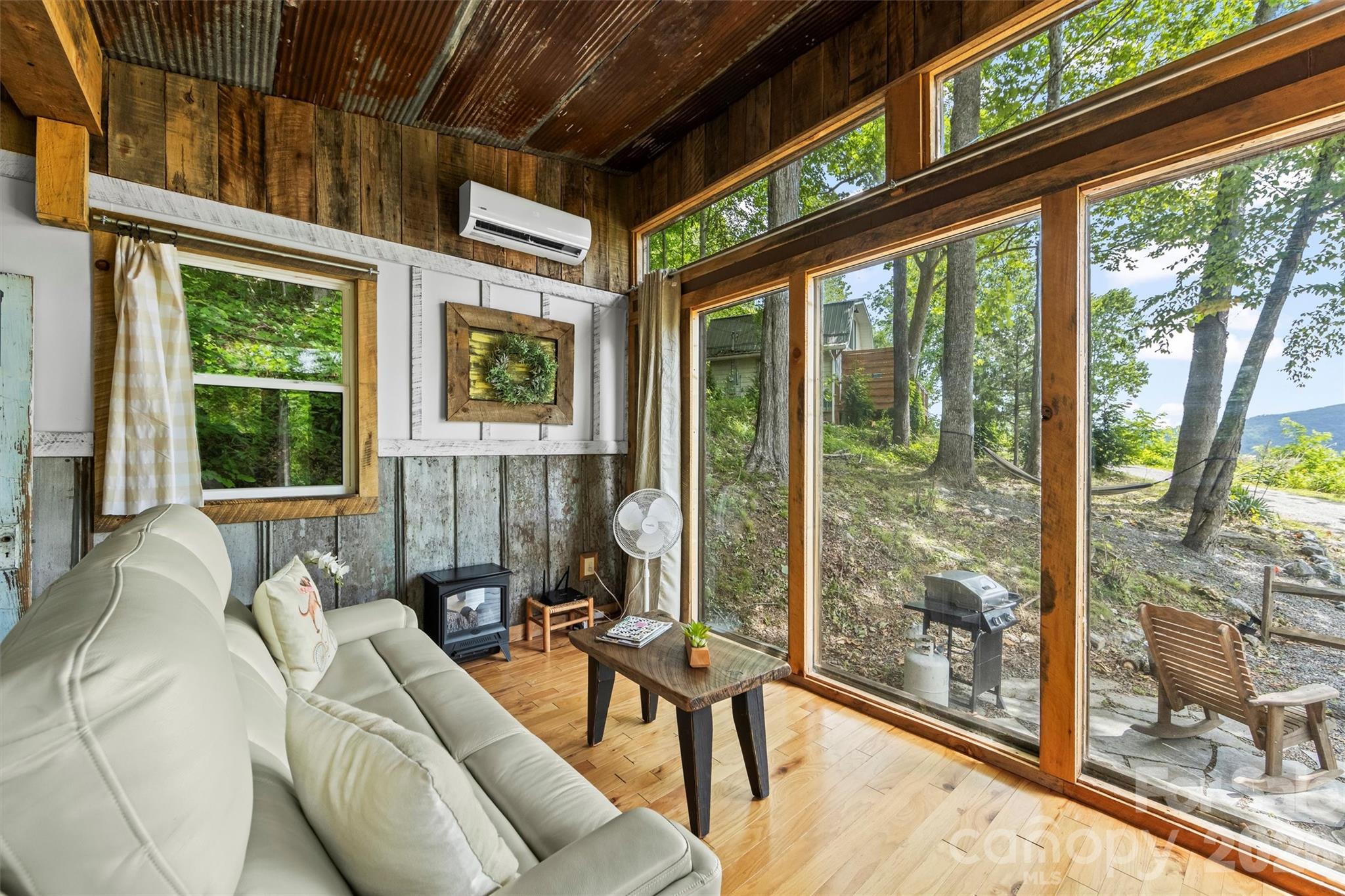553 Paradise Mountain Road — Canton