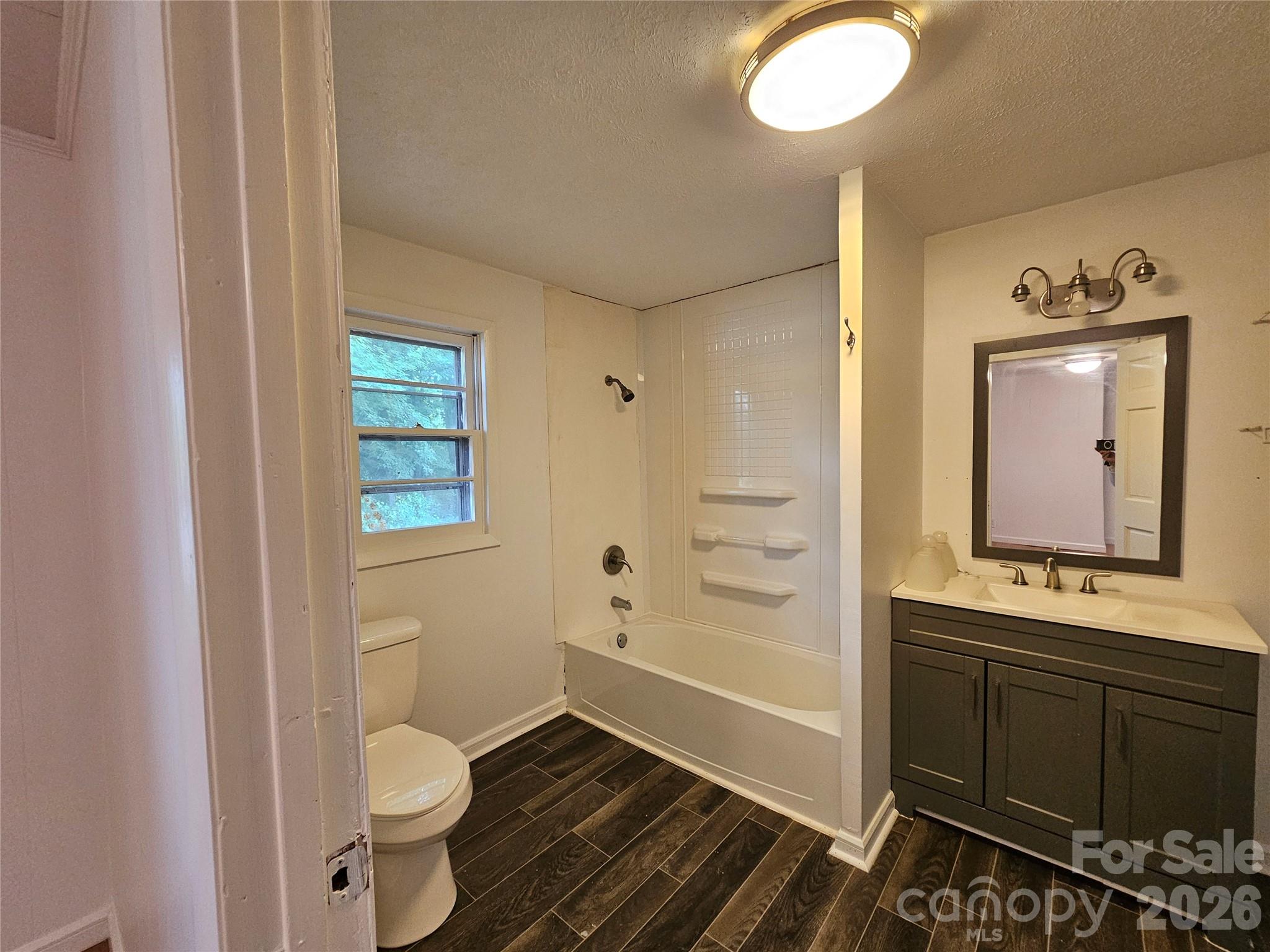 1641 Berkley Street SW — Lenoir