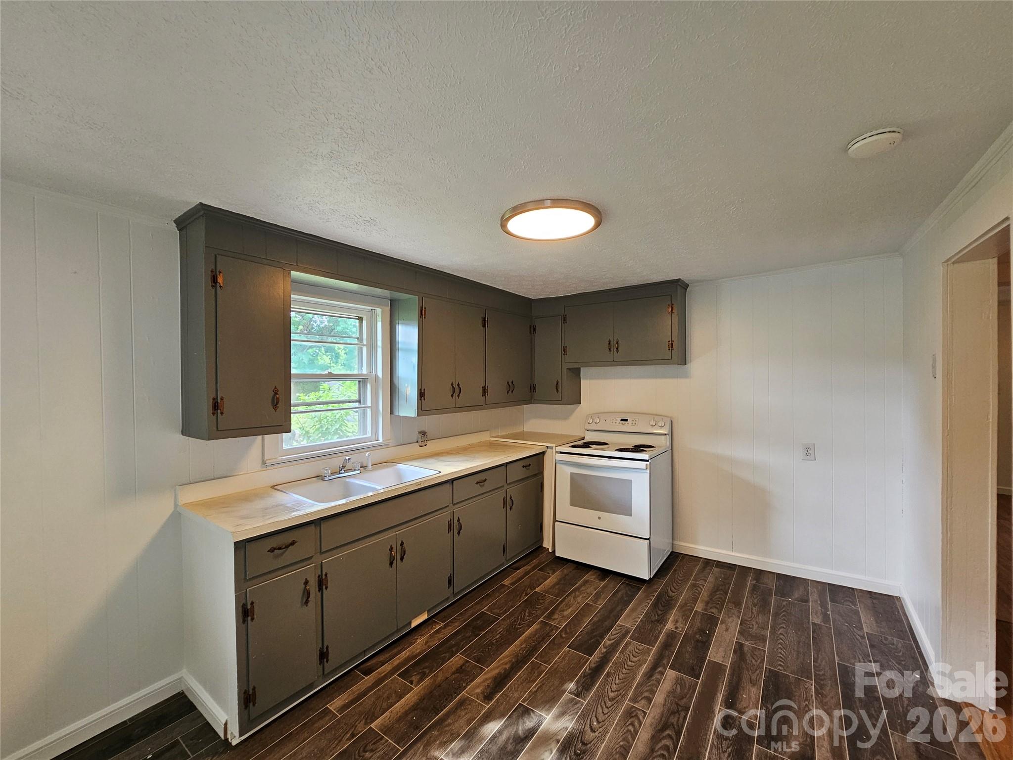 1641 Berkley Street SW — Lenoir