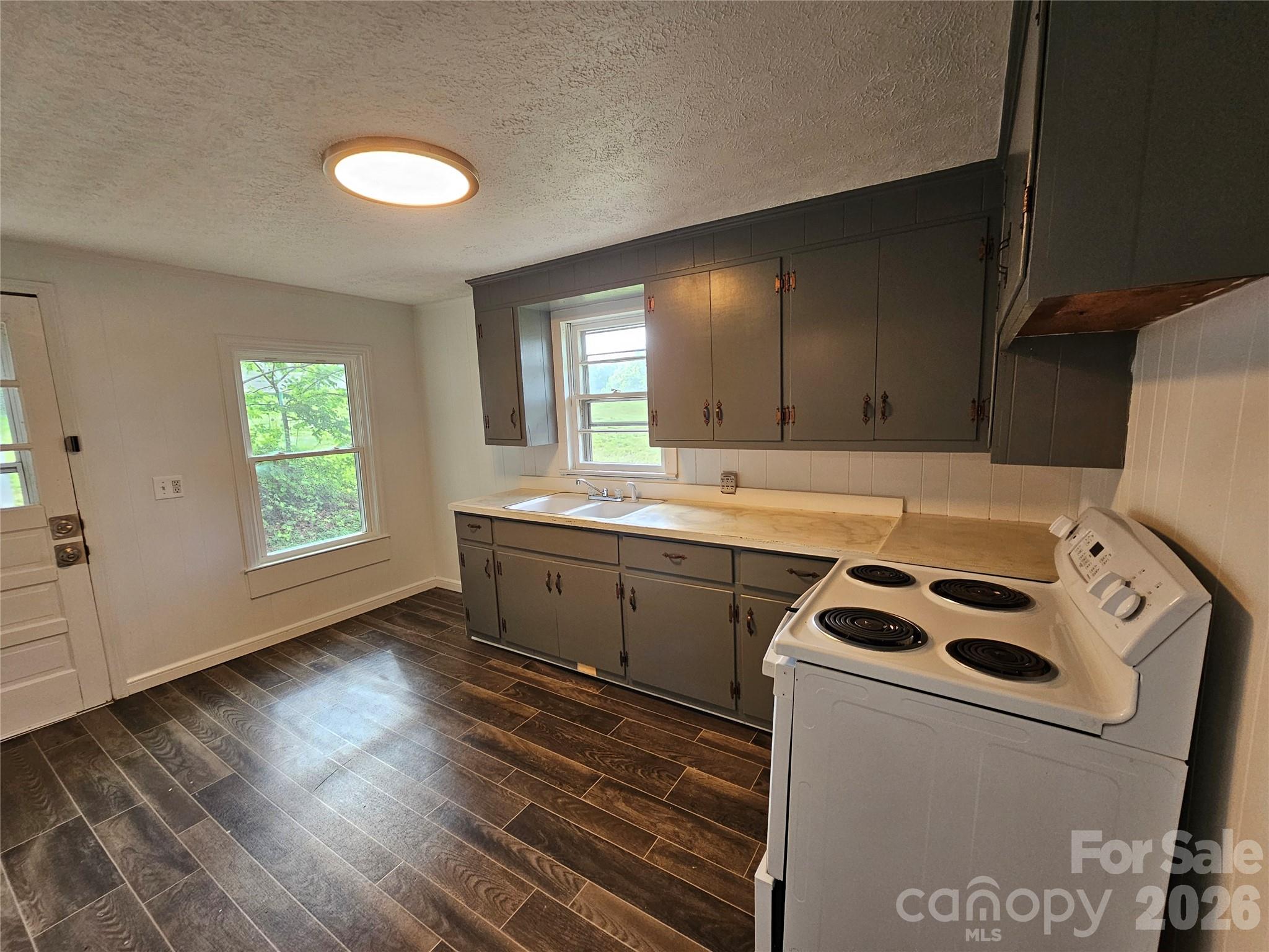 1641 Berkley Street SW — Lenoir
