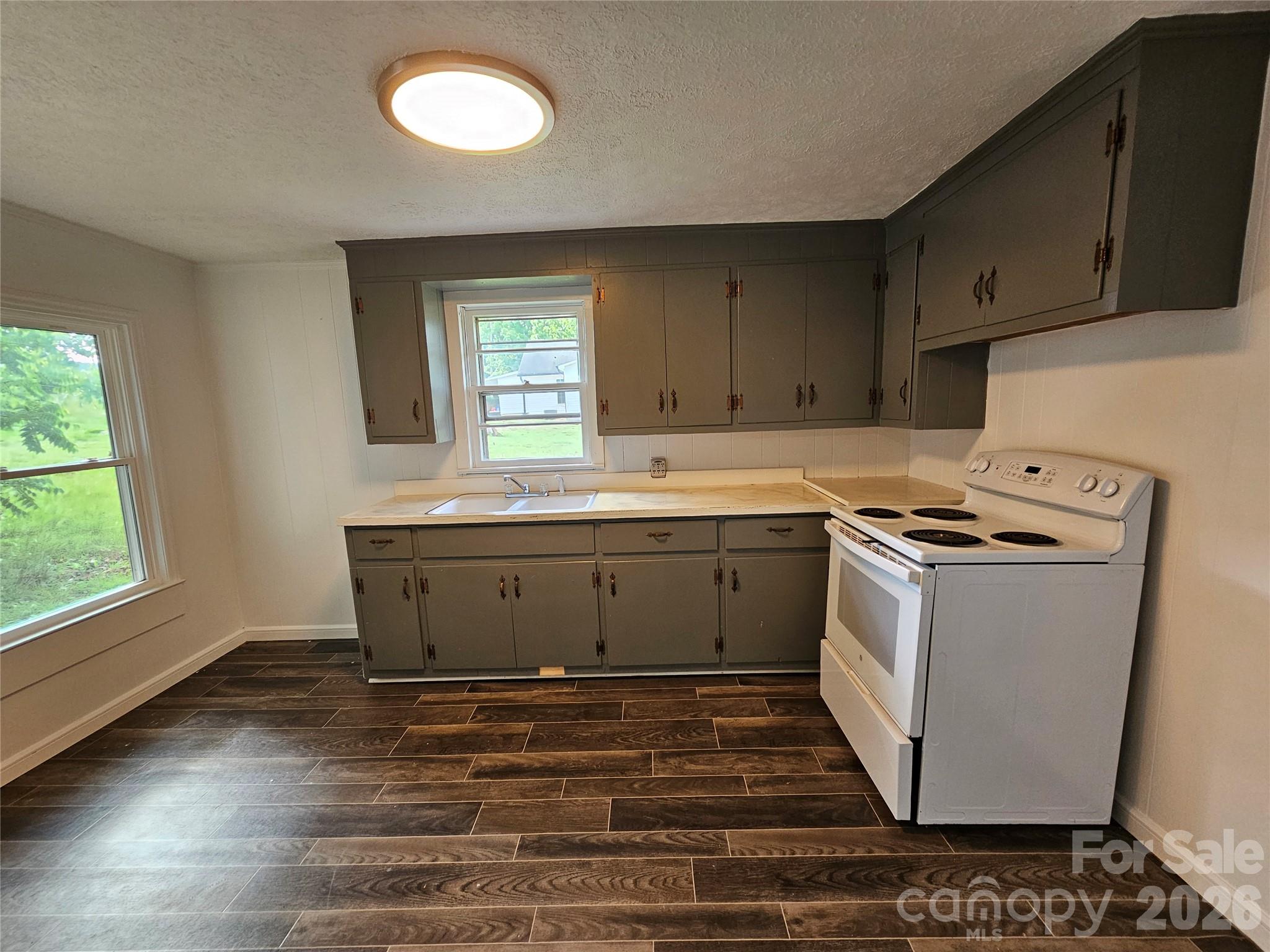 1641 Berkley Street SW — Lenoir