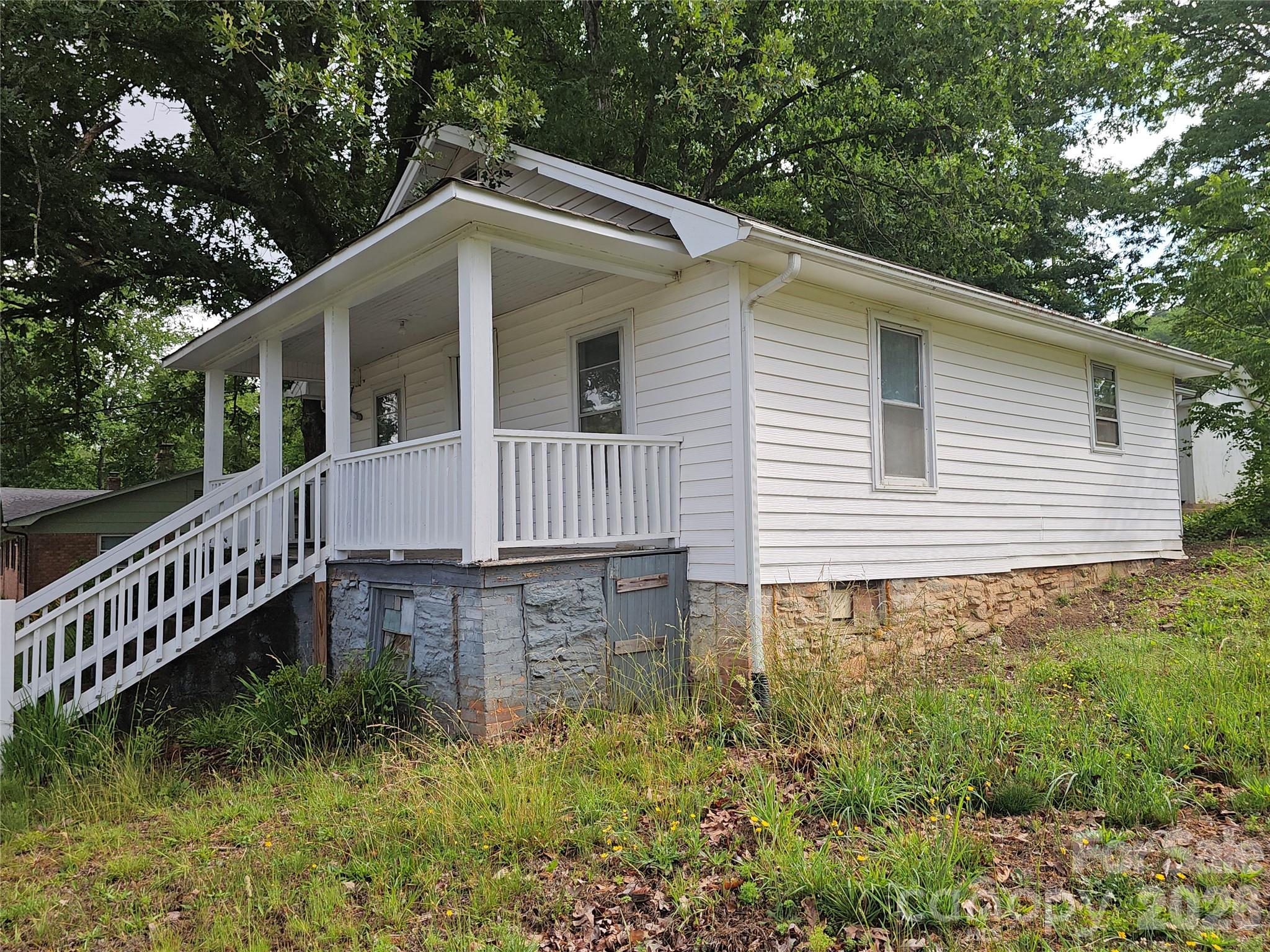 1641 Berkley Street SW — Lenoir