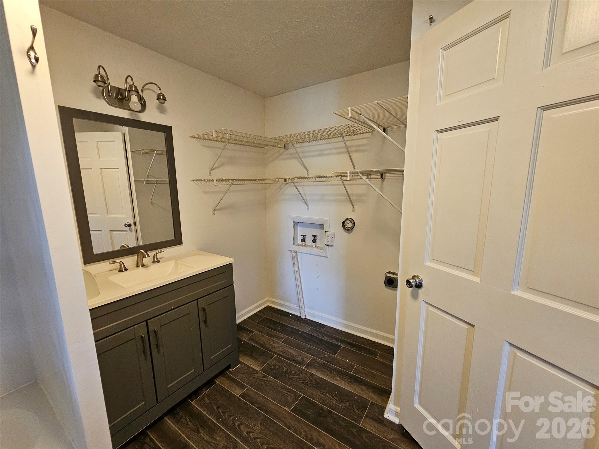 1641 Berkley Street SW — Lenoir