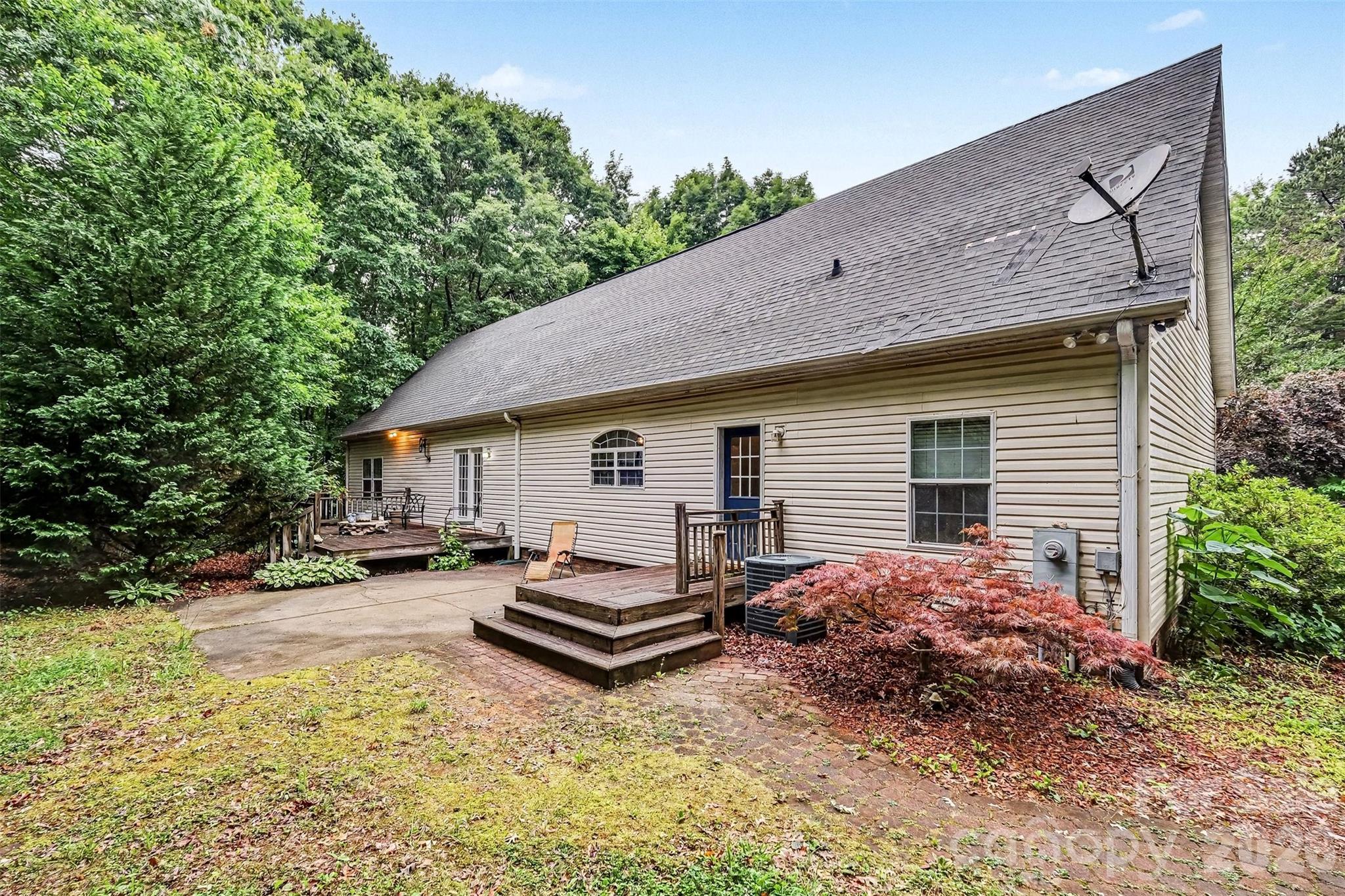 5879 Gold Hill Road E — Gold Hill
