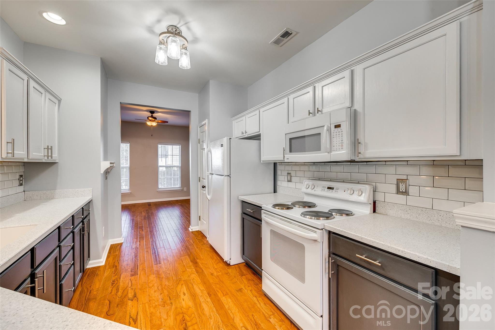 618 Bayou Circle — Clover