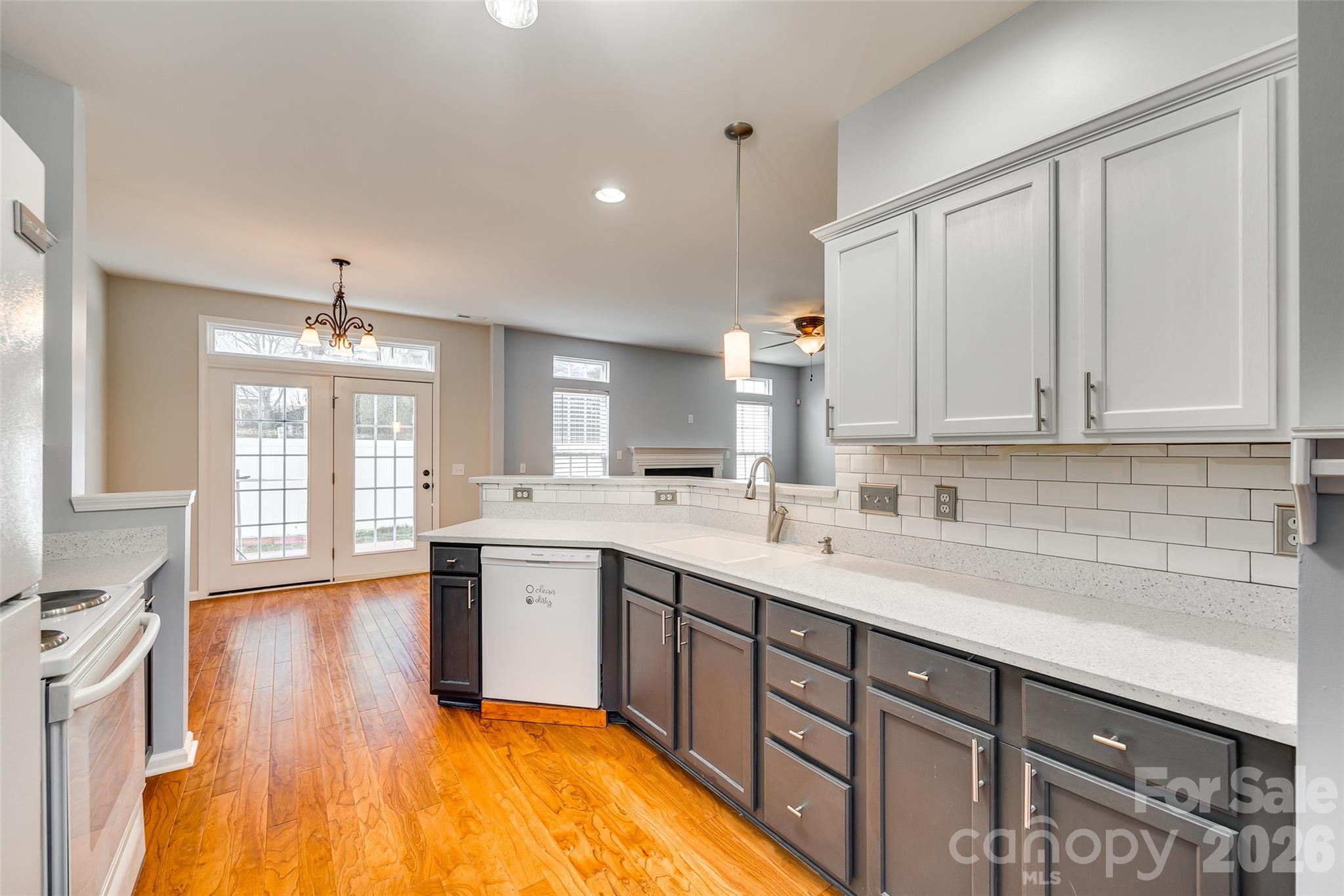 618 Bayou Circle — Clover
