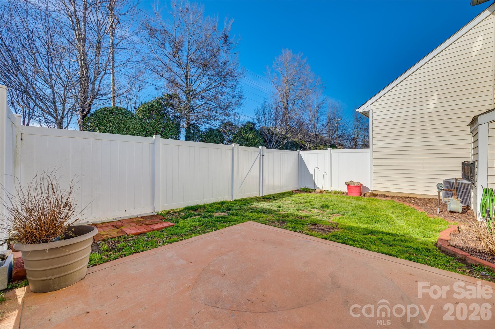 618 Bayou Circle — Clover