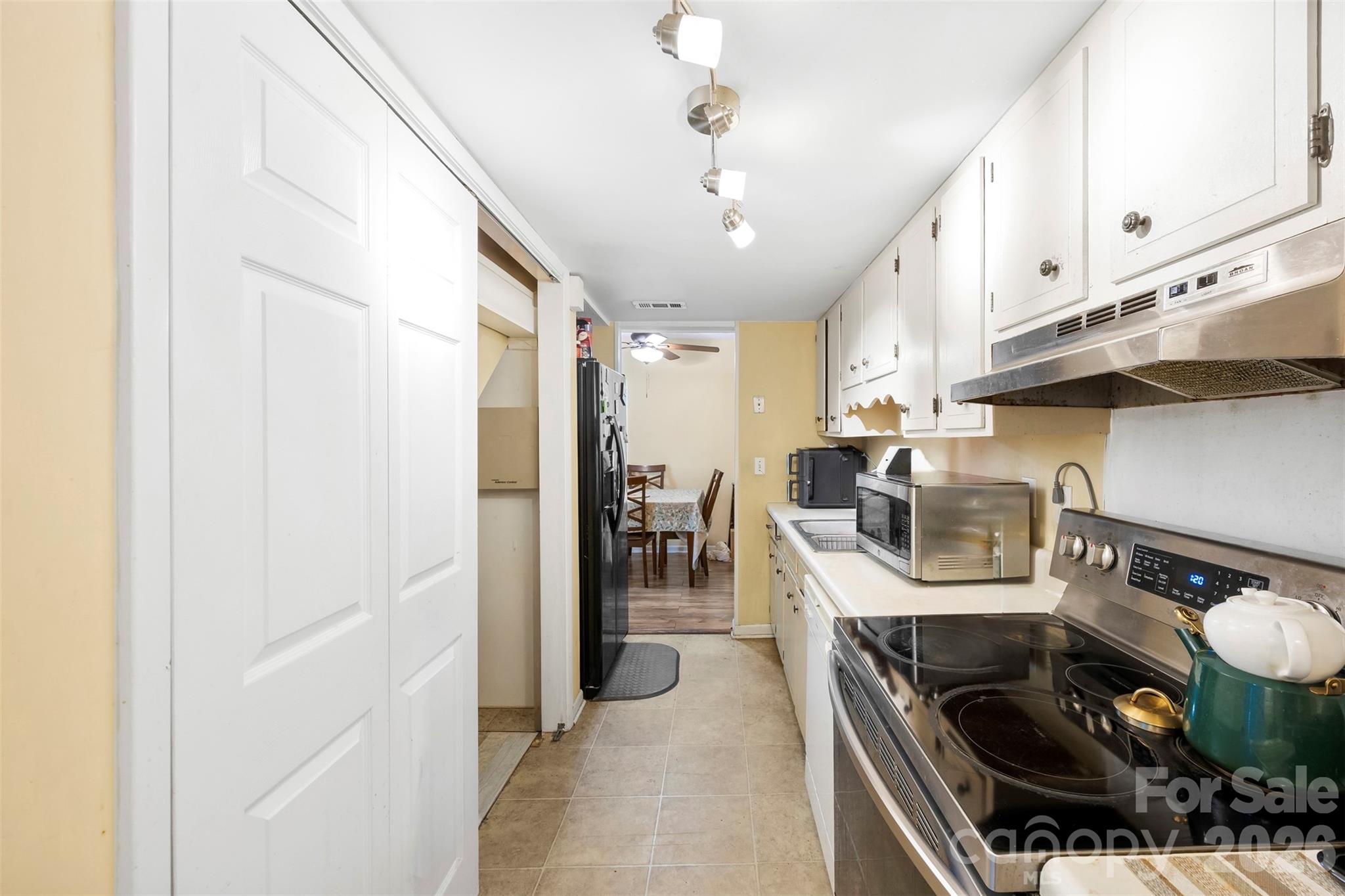 7130 Stonington Lane — Charlotte