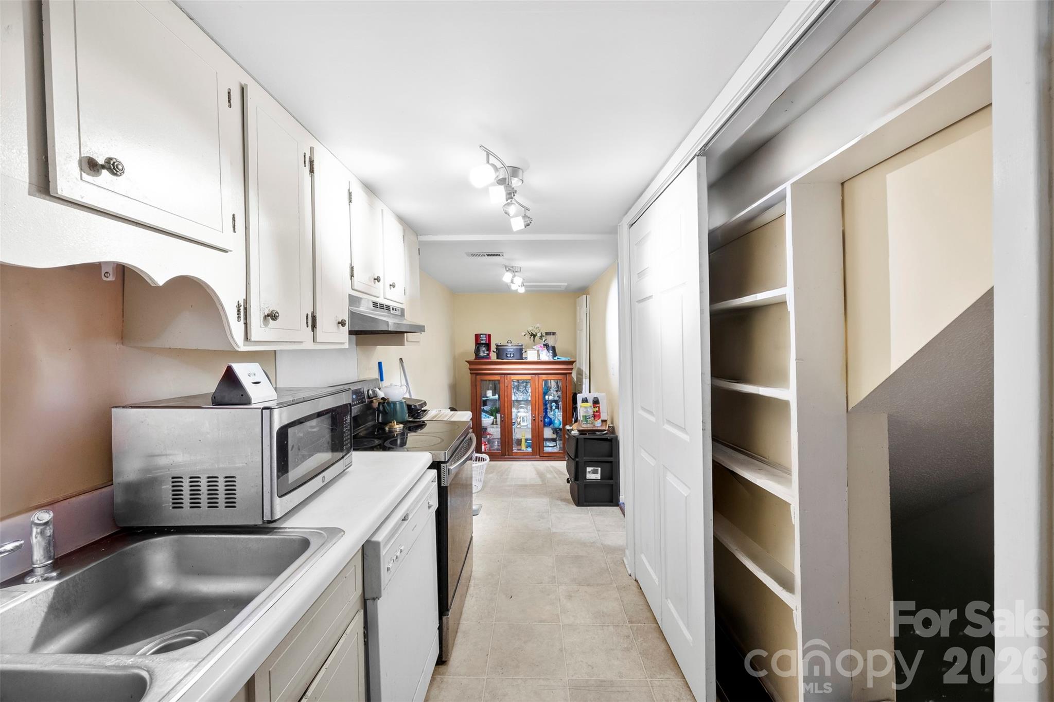 7130 Stonington Lane — Charlotte
