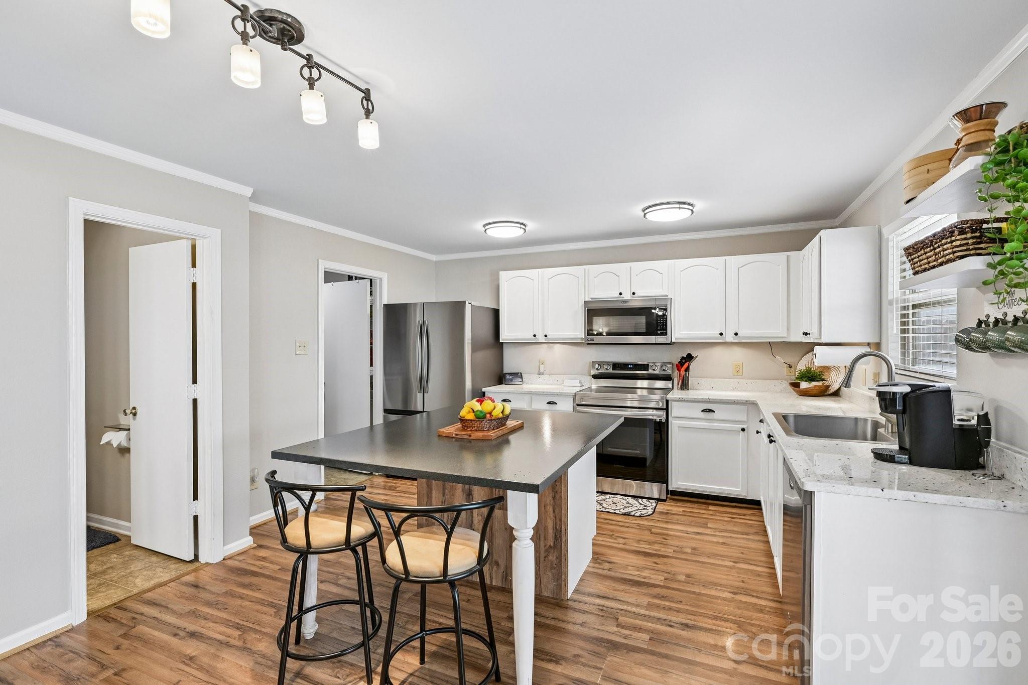 4207 Shasta Circle — Clover