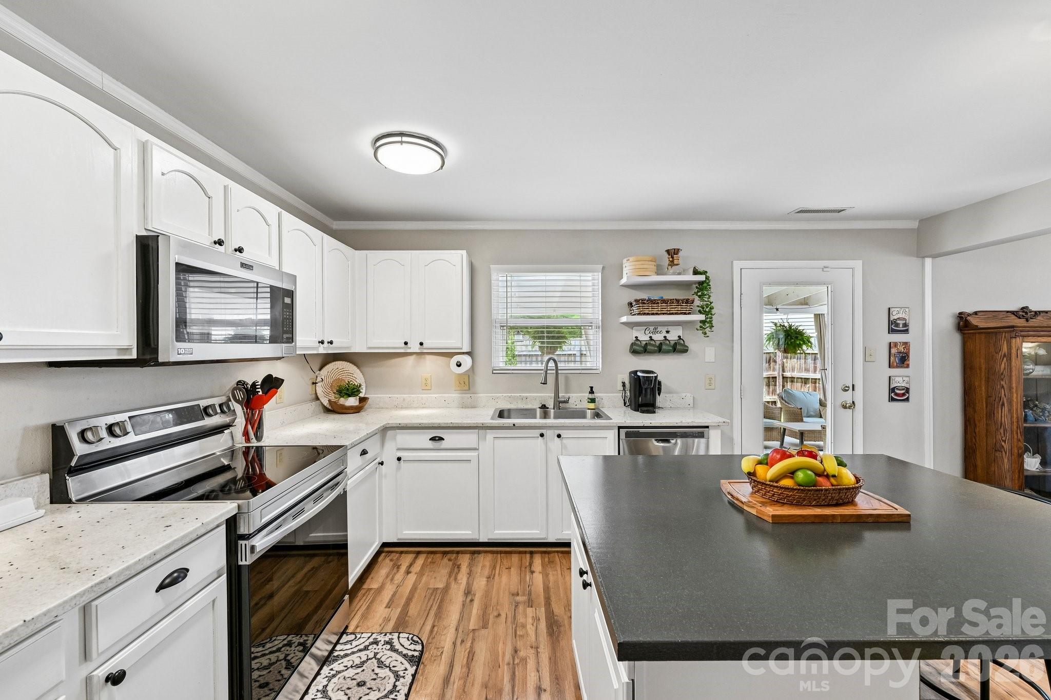 4207 Shasta Circle — Clover