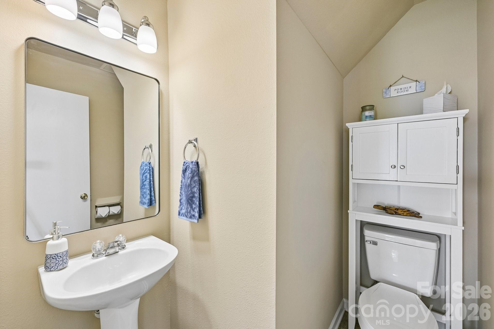 4207 Shasta Circle — Clover