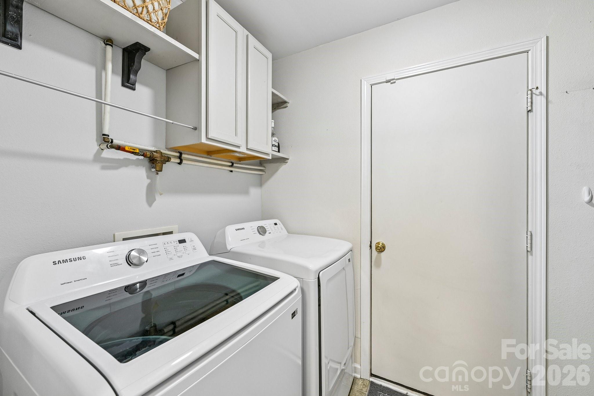 4207 Shasta Circle — Clover