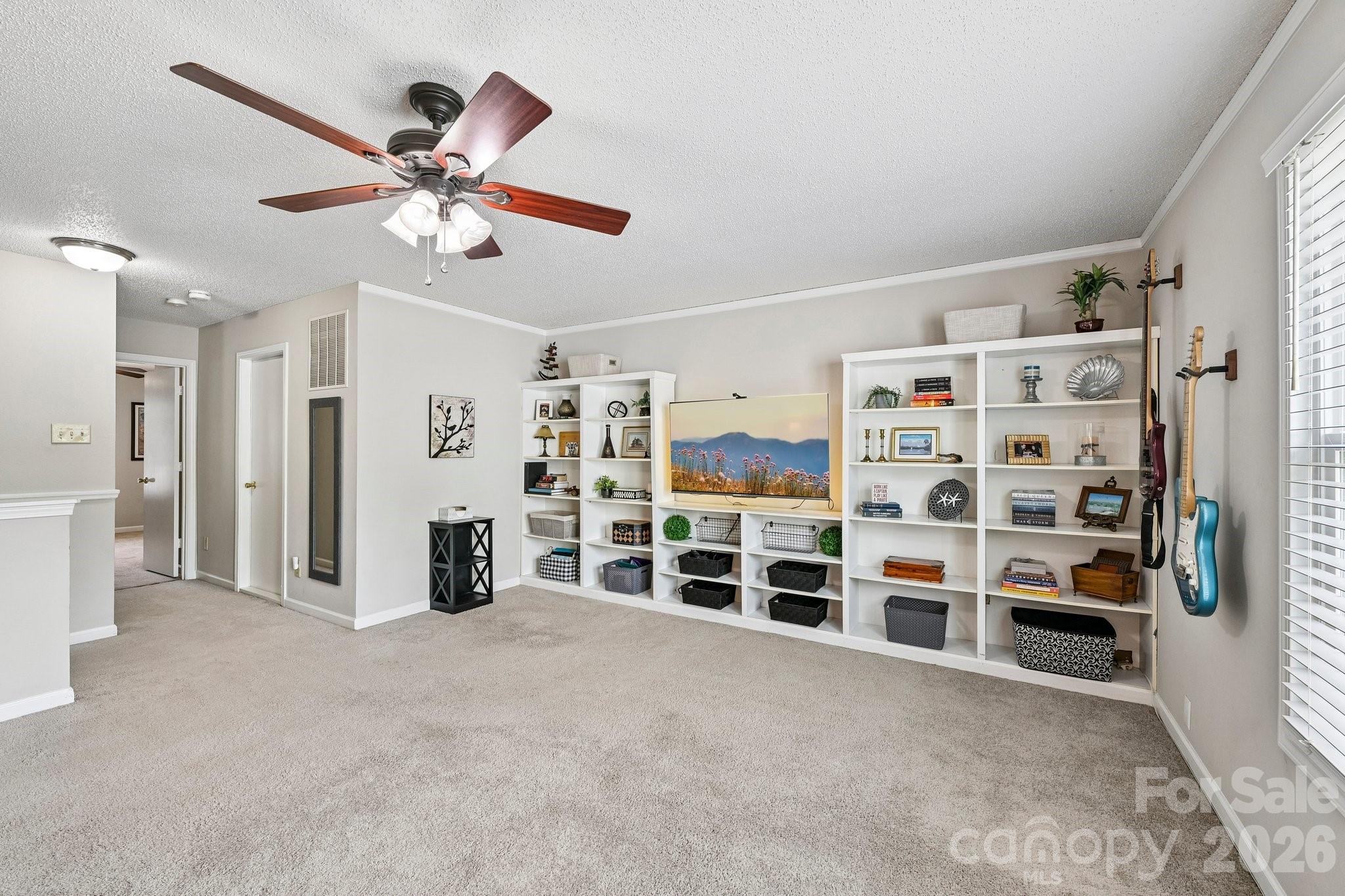 4207 Shasta Circle — Clover