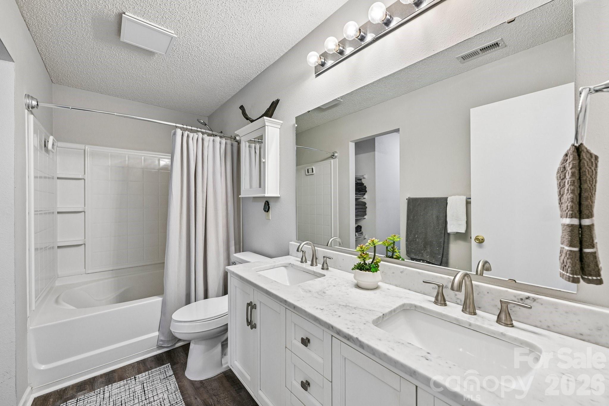 4207 Shasta Circle — Clover