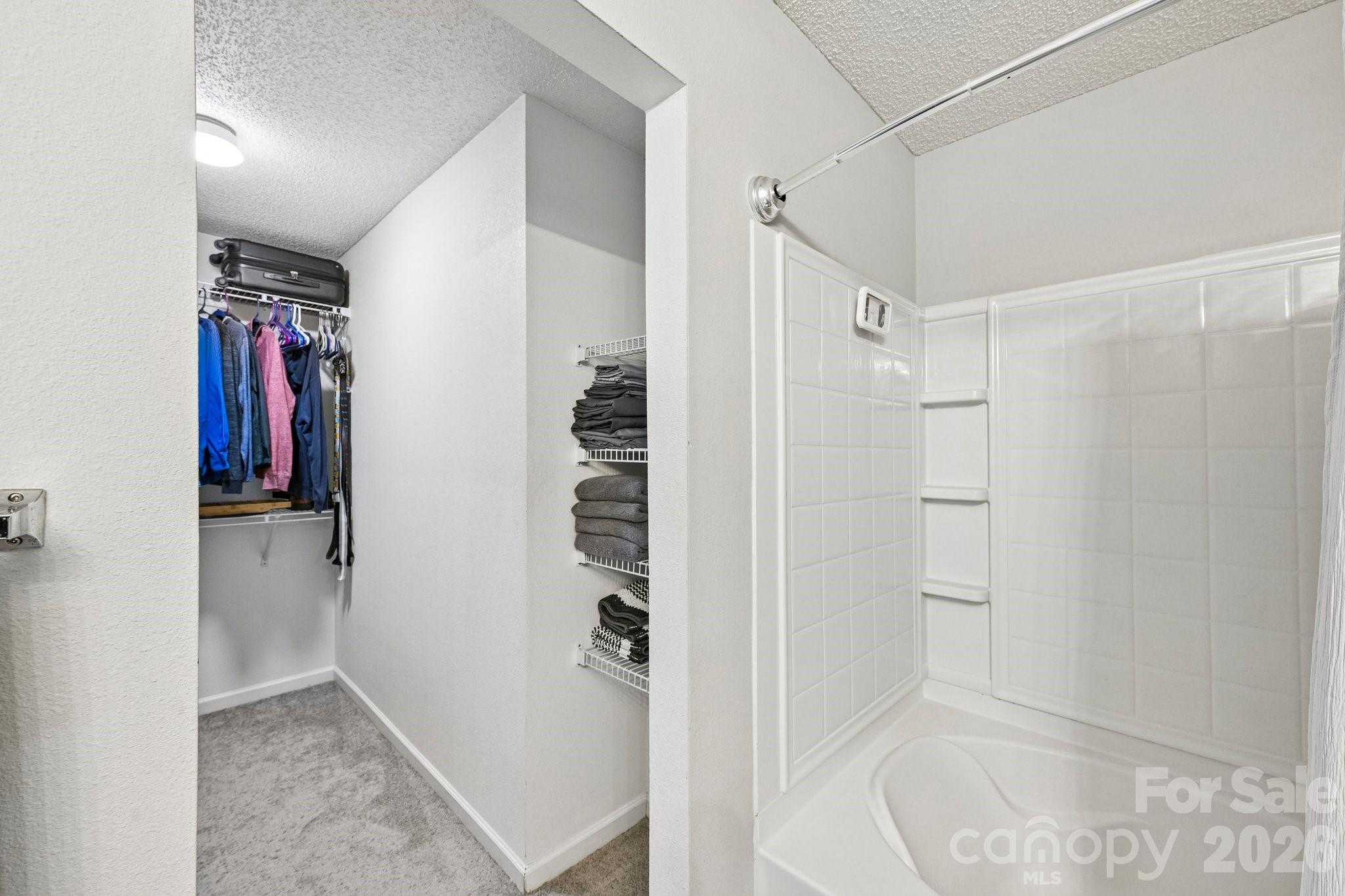 4207 Shasta Circle — Clover