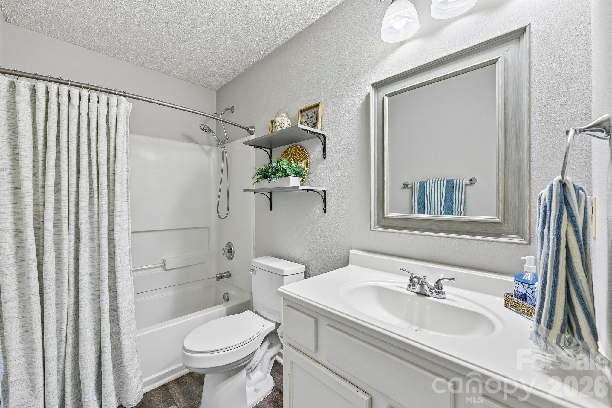 4207 Shasta Circle — Clover
