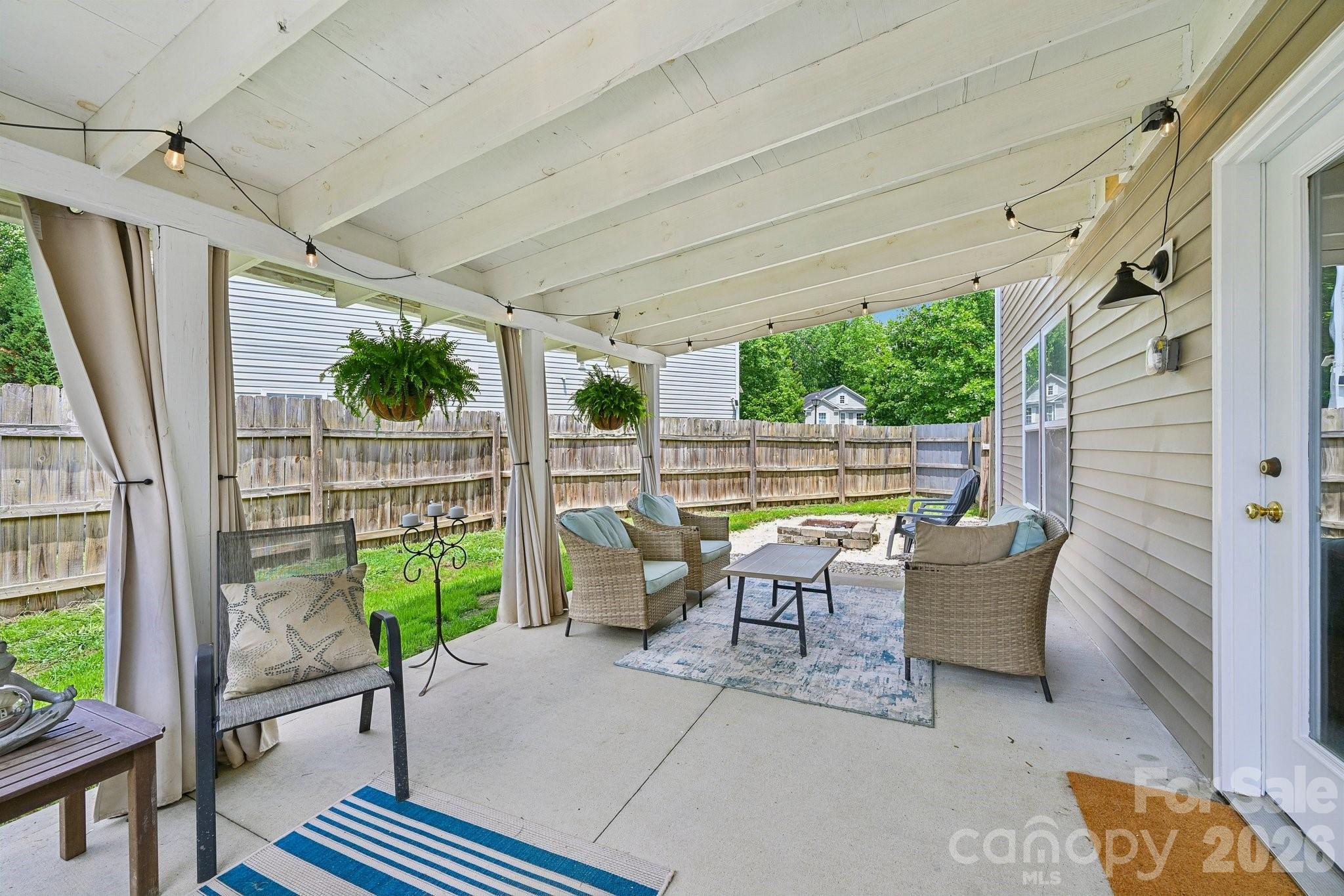 4207 Shasta Circle — Clover