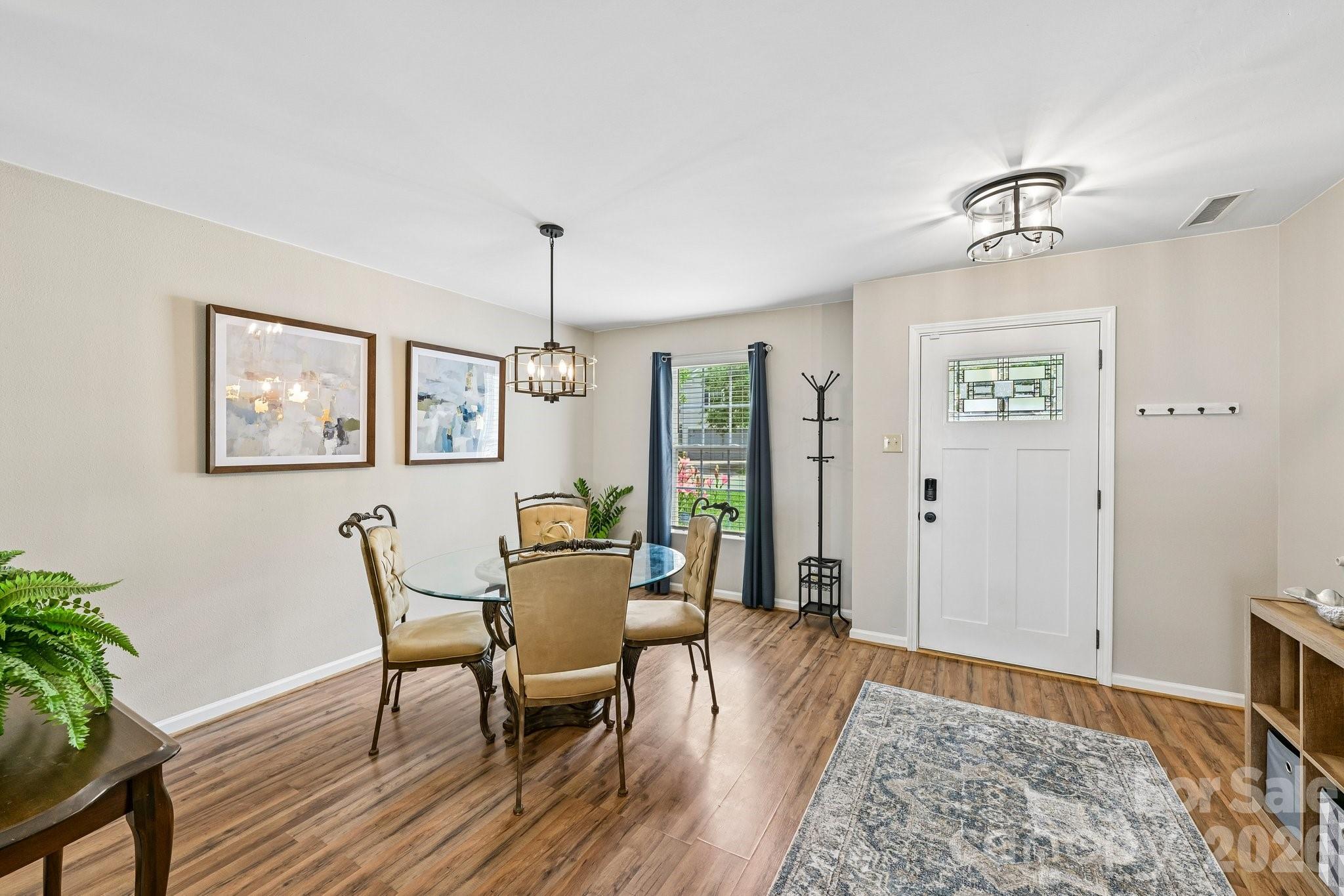 4207 Shasta Circle — Clover