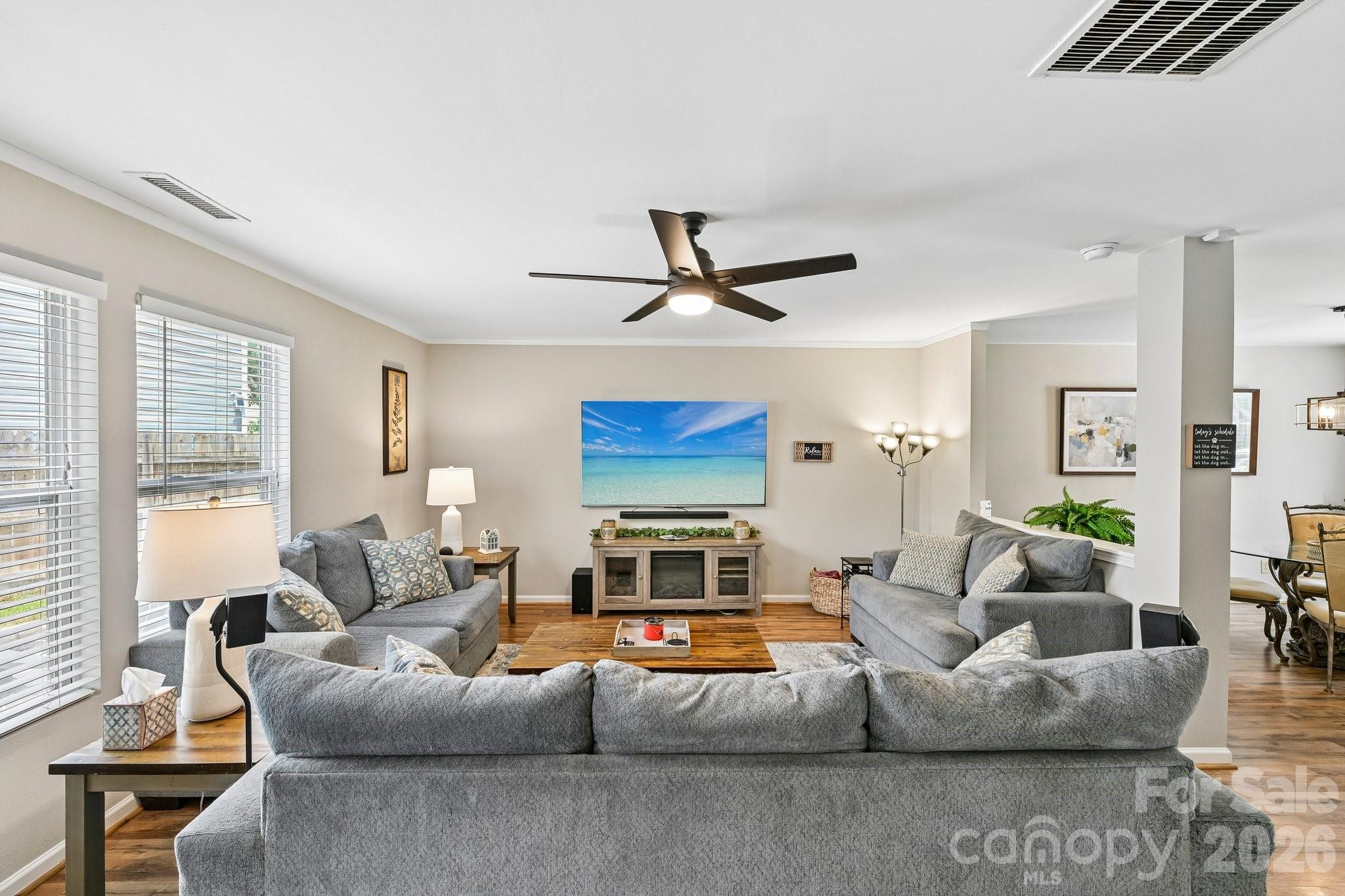 4207 Shasta Circle — Clover