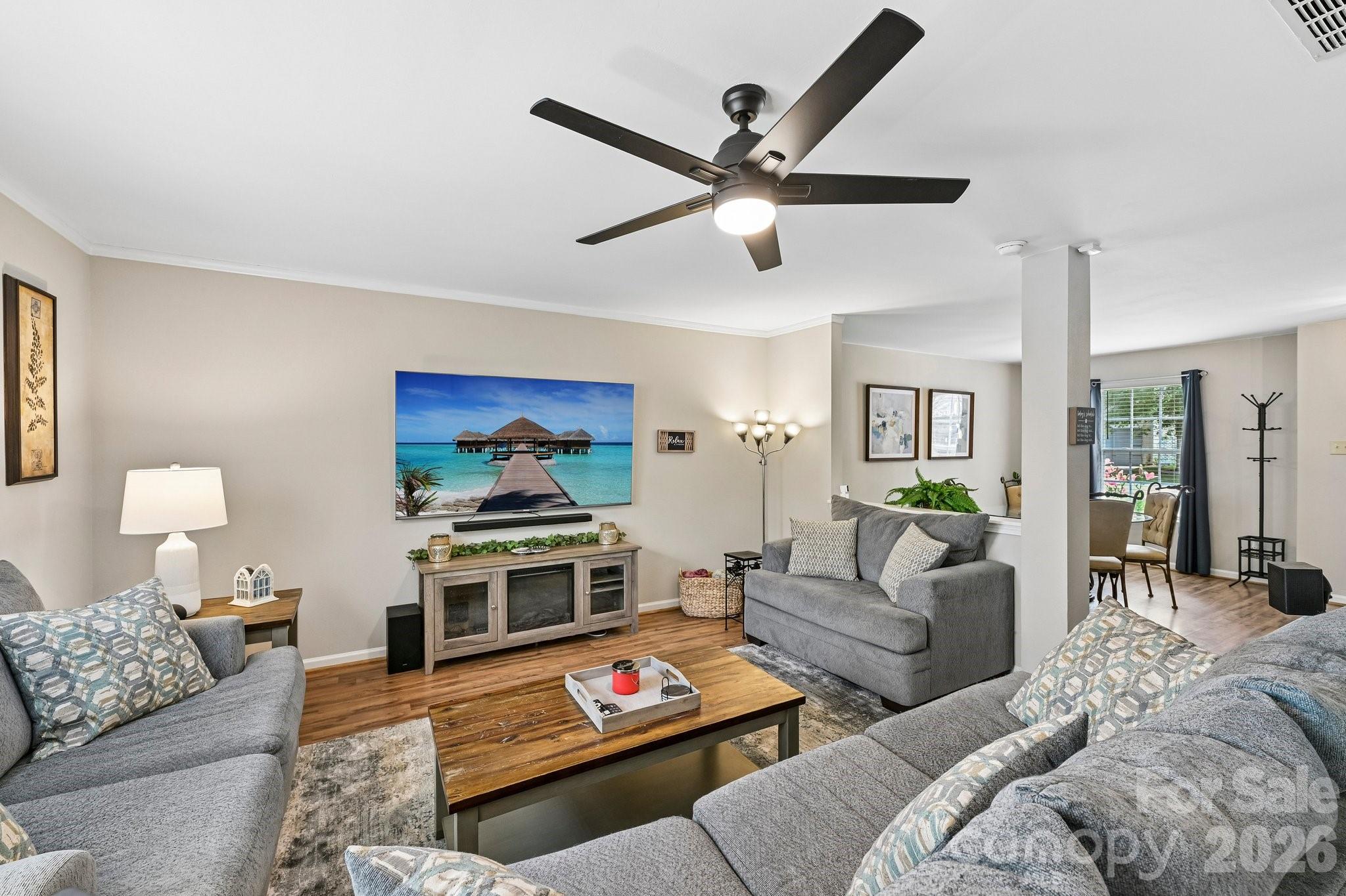 4207 Shasta Circle — Clover