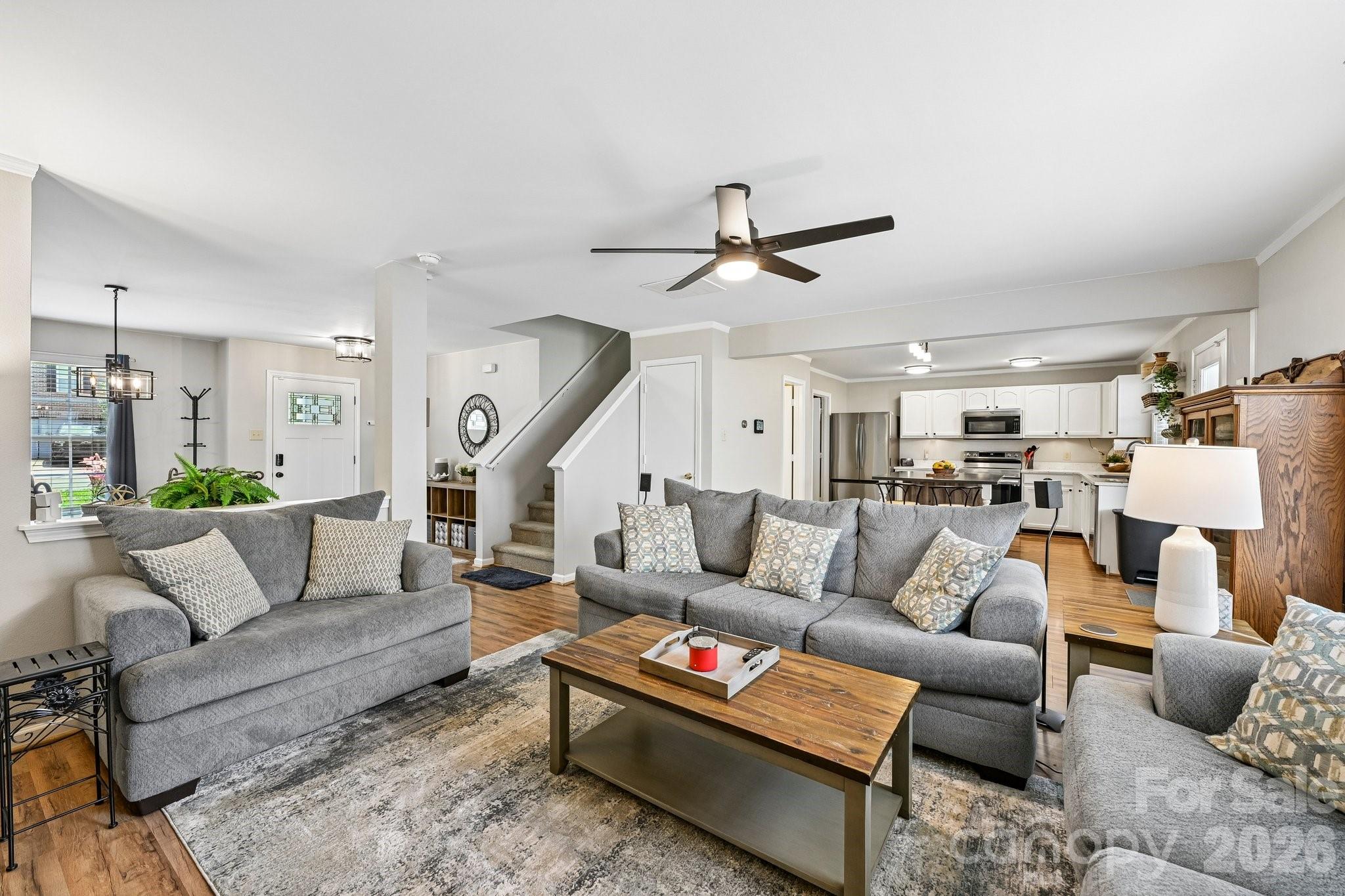 4207 Shasta Circle — Clover