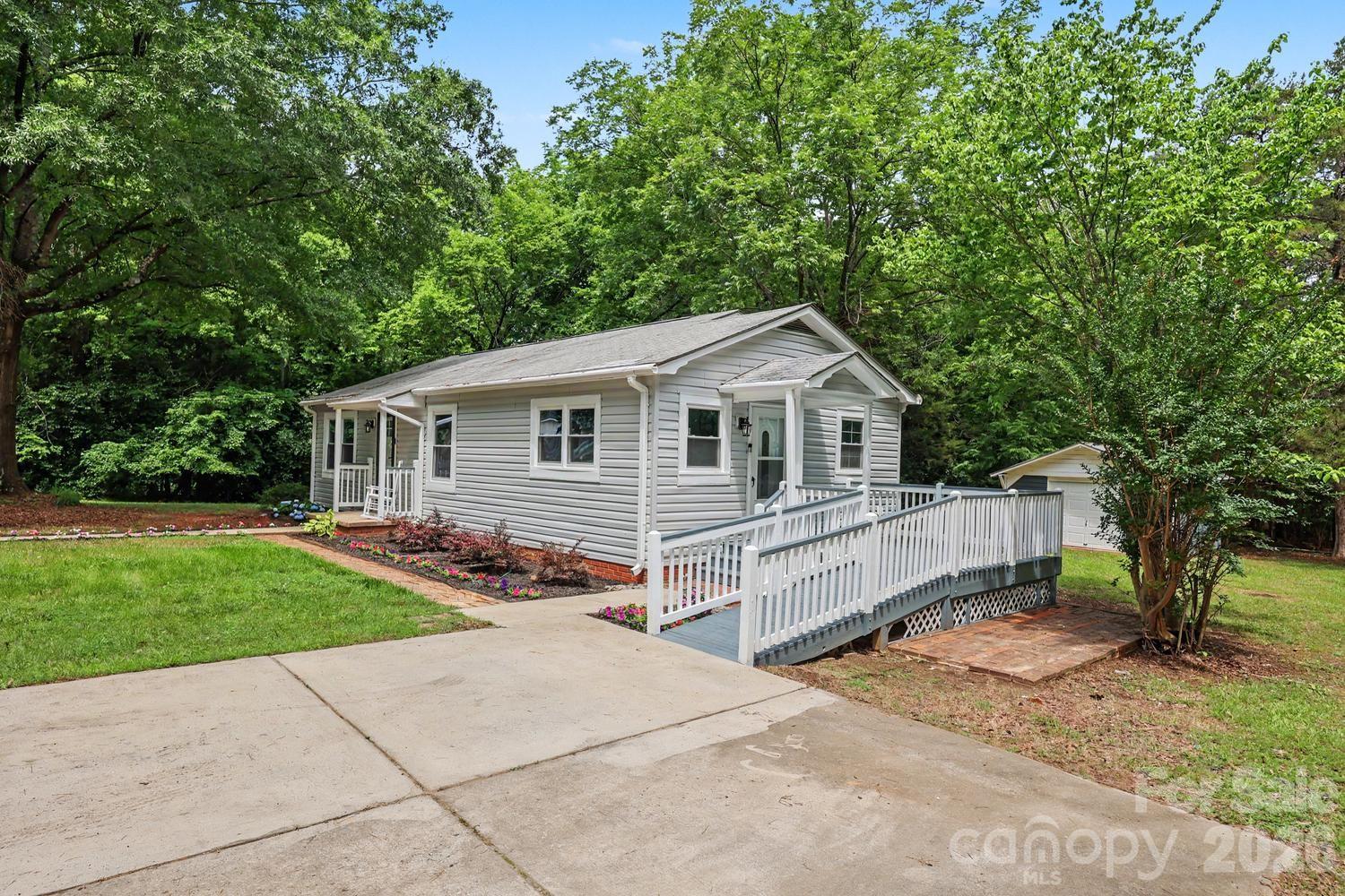 2101 Steele Street — Monroe