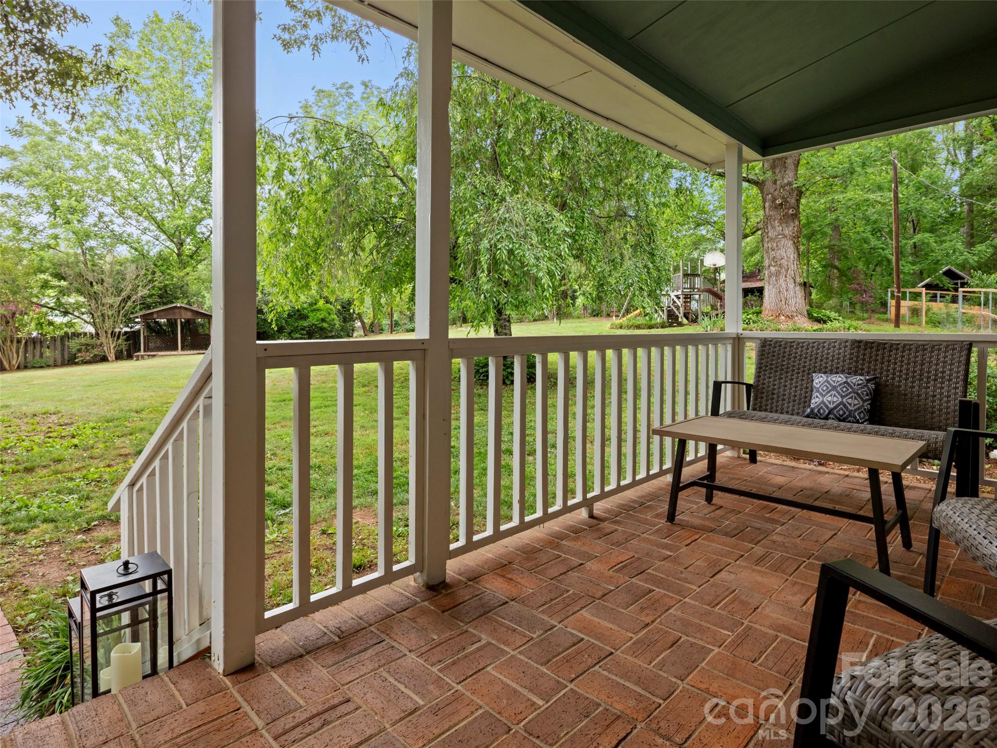 1 Glen Meadows Place — Arden