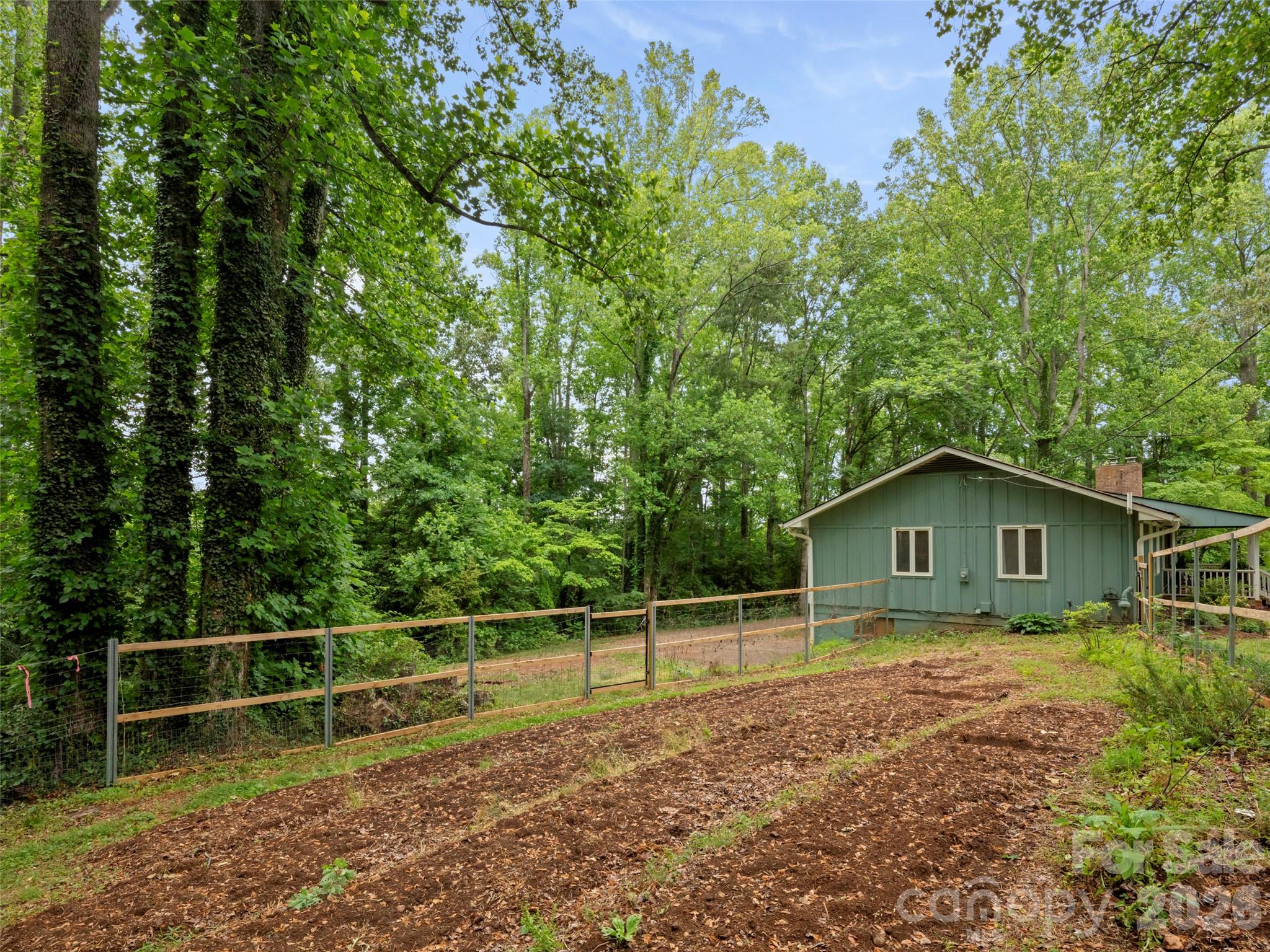1 Glen Meadows Place — Arden