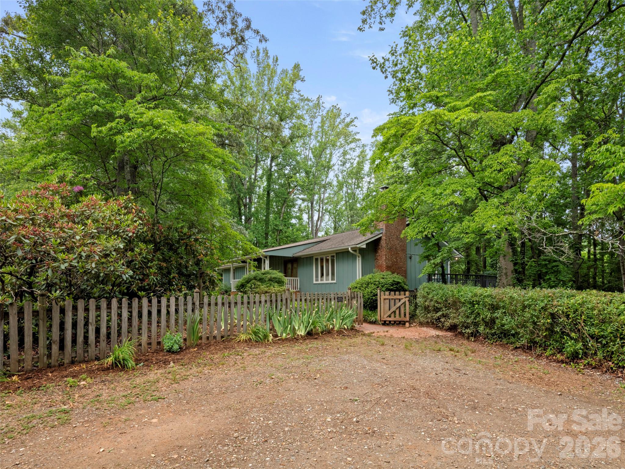 1 Glen Meadows Place — Arden