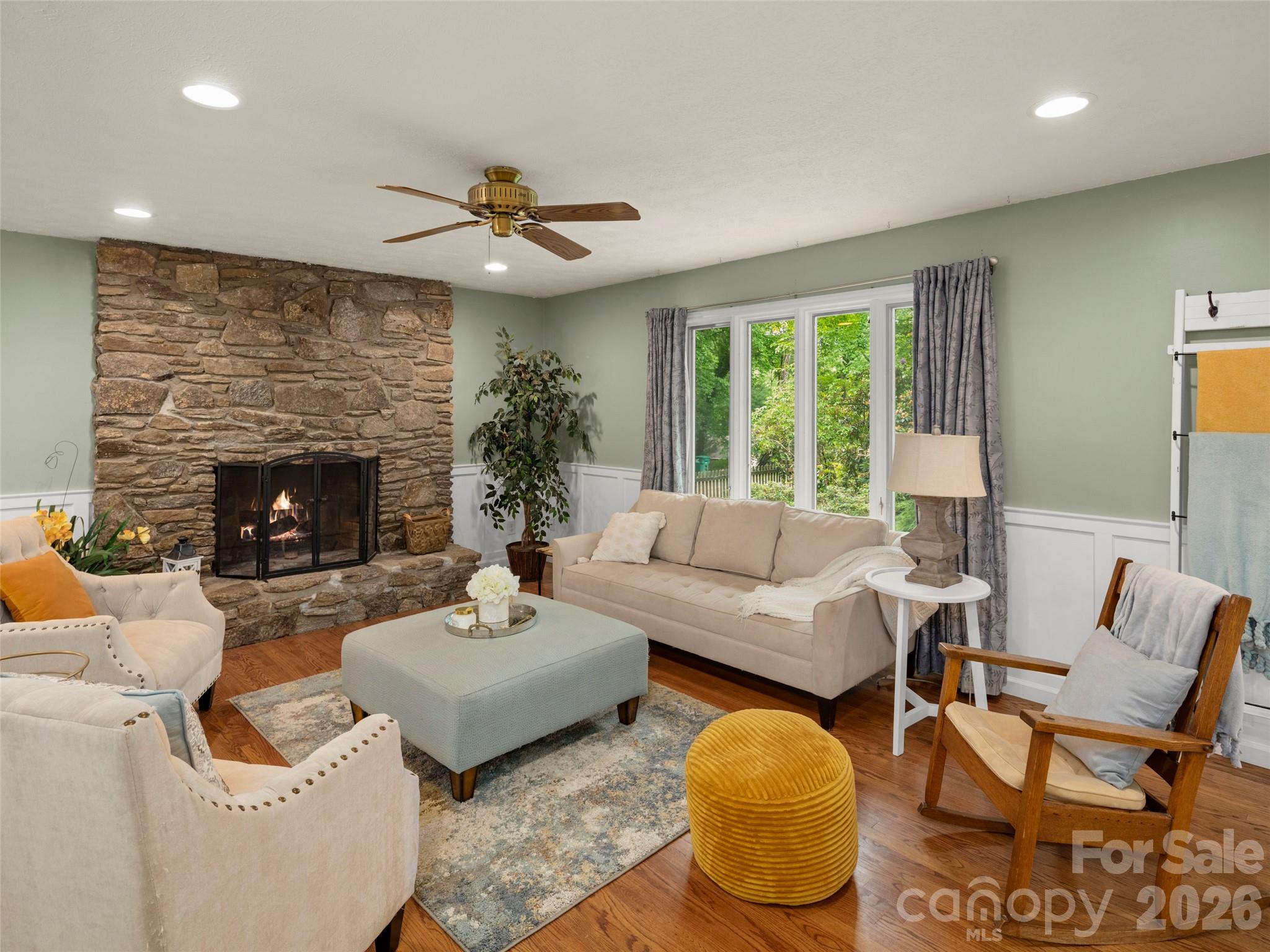 1 Glen Meadows Place — Arden