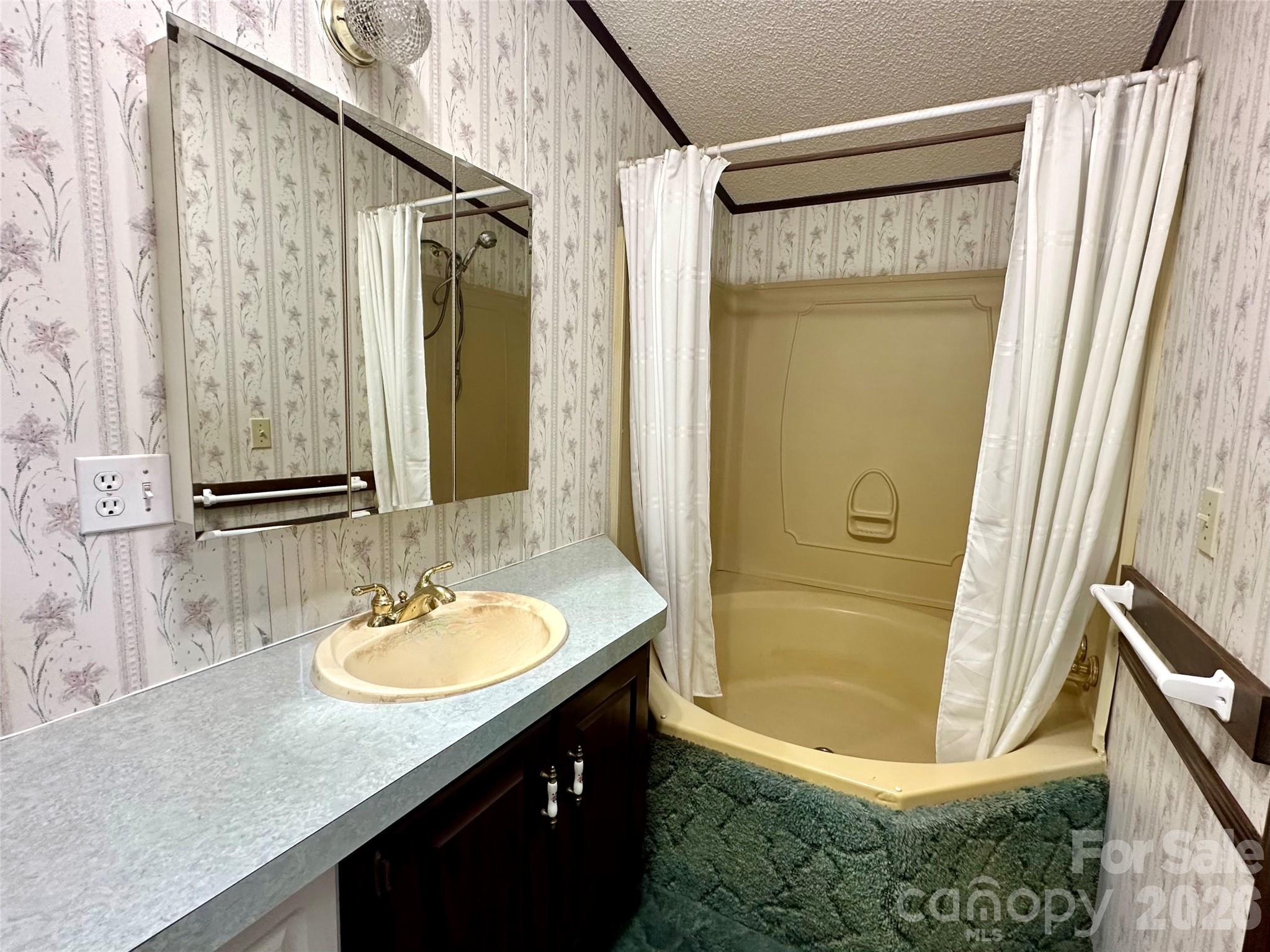 572 Blue Ridge Gem Stone Road — Spruce Pine