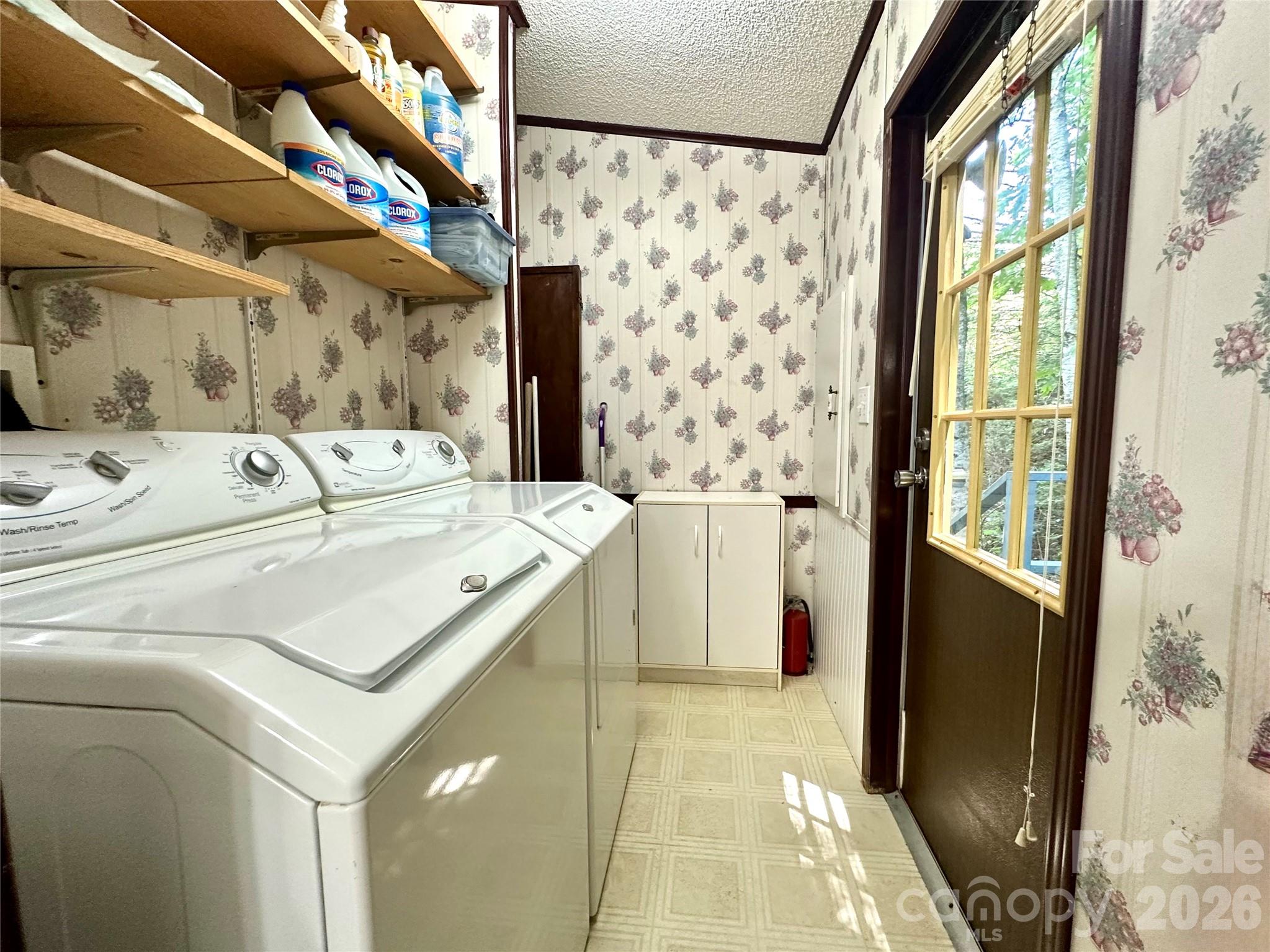 572 Blue Ridge Gem Stone Road — Spruce Pine