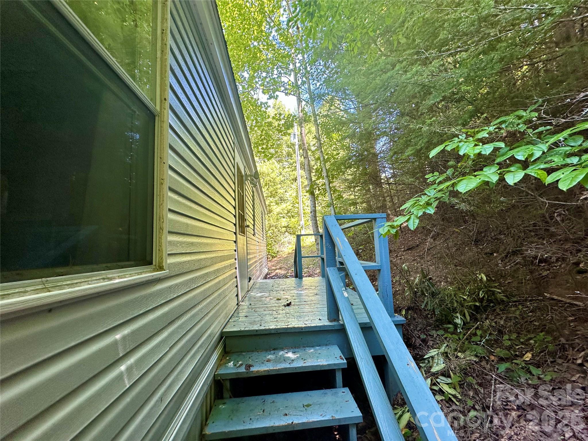 572 Blue Ridge Gem Stone Road — Spruce Pine
