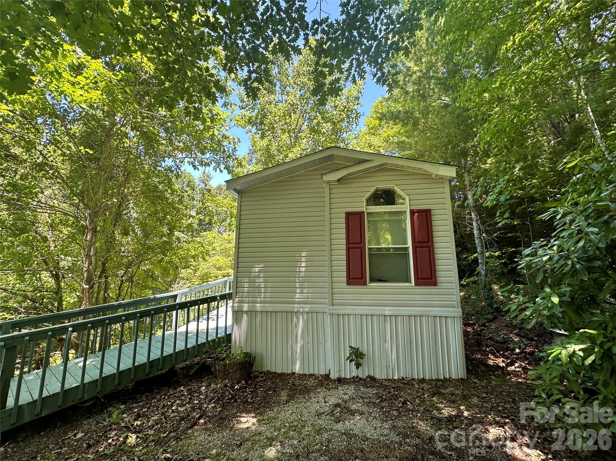 572 Blue Ridge Gem Stone Road — Spruce Pine