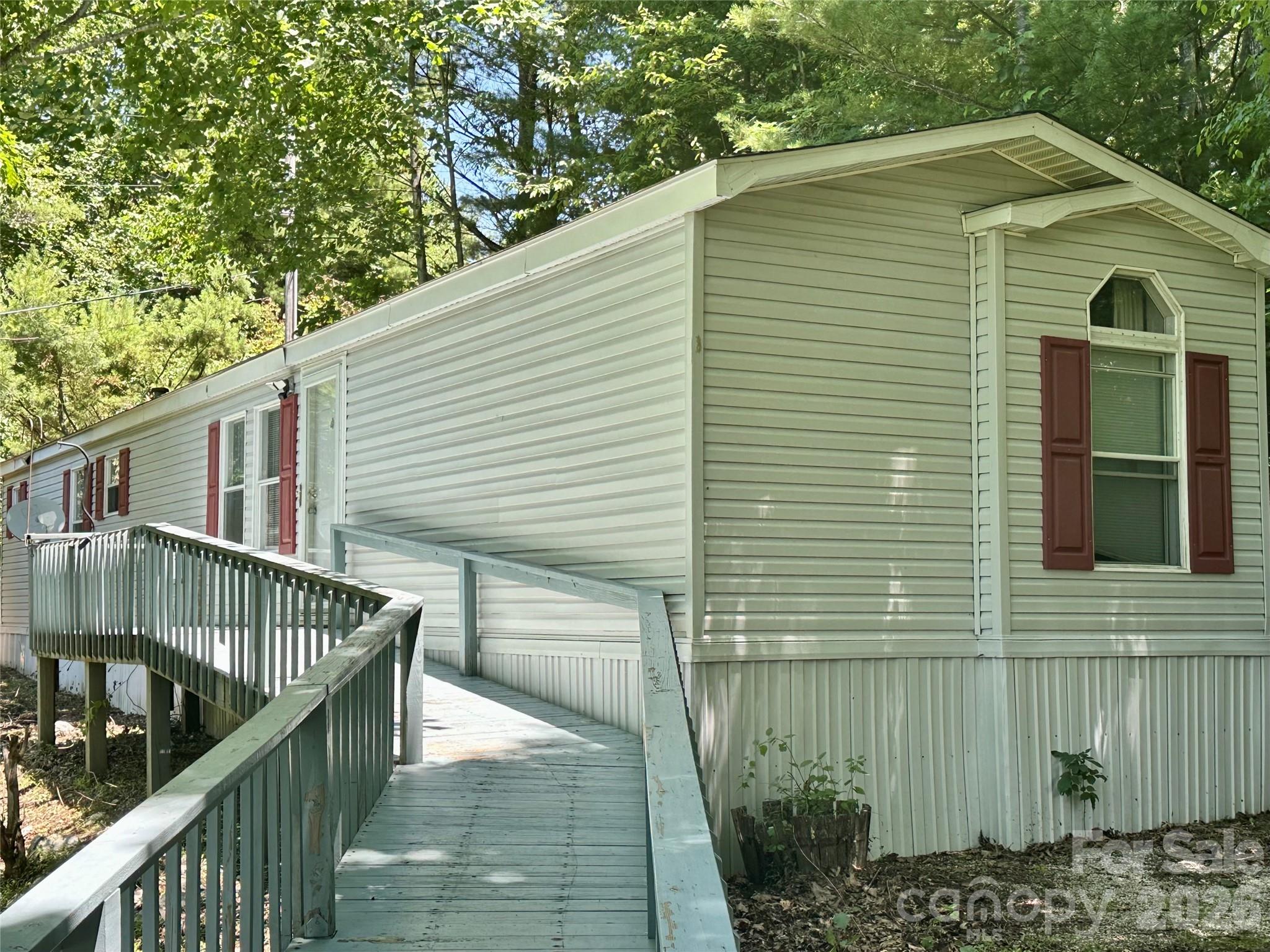 572 Blue Ridge Gem Stone Road — Spruce Pine