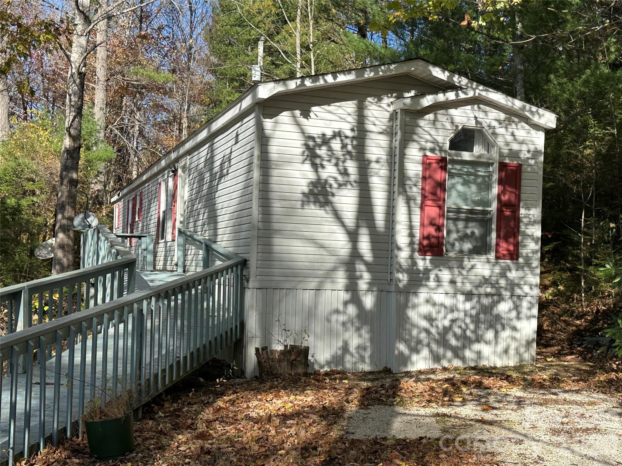 572 Blue Ridge Gem Stone Road — Spruce Pine